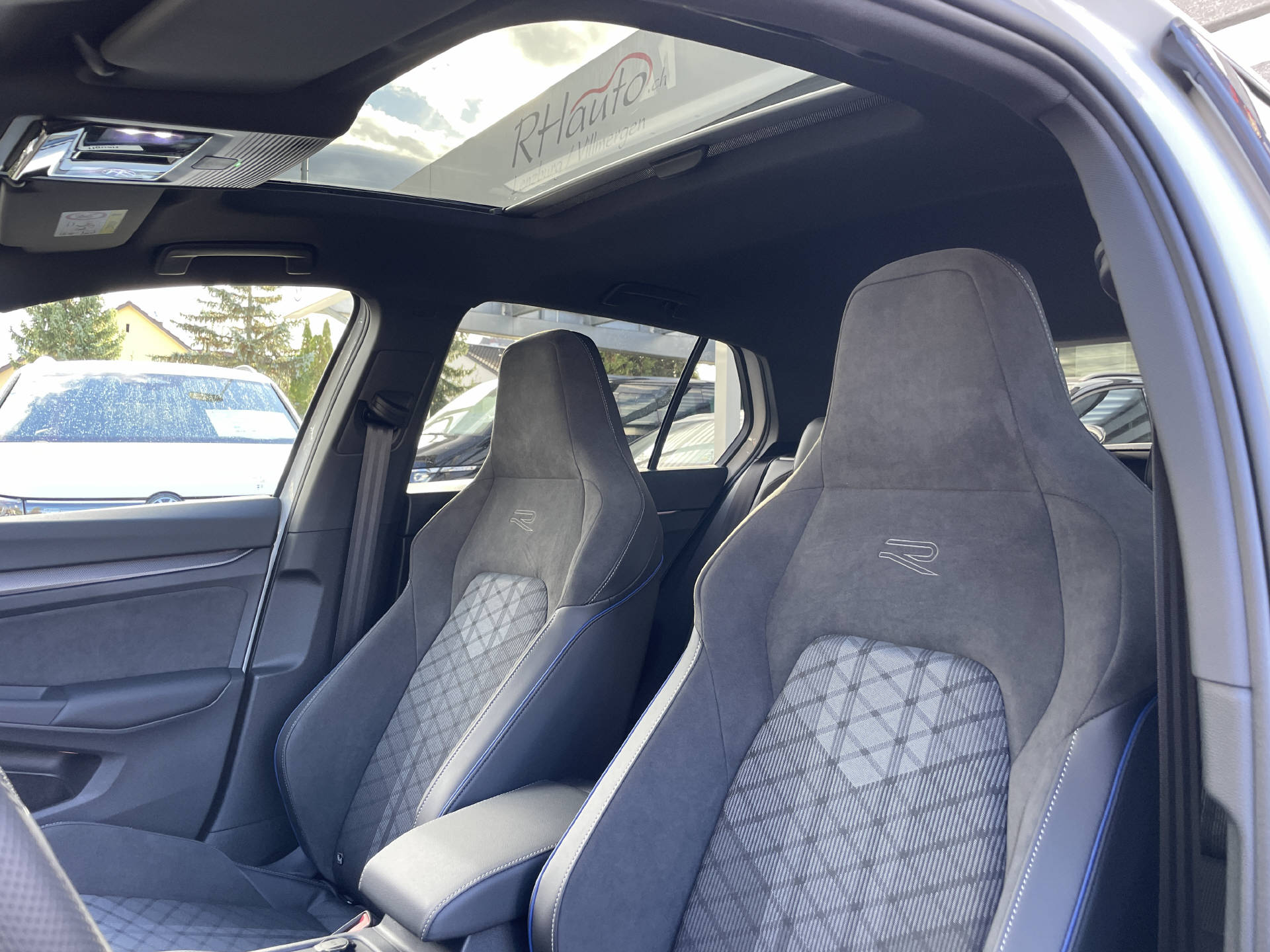 VW Golf VIII 2.0 TSI R-Line DSG 4motion-image-7