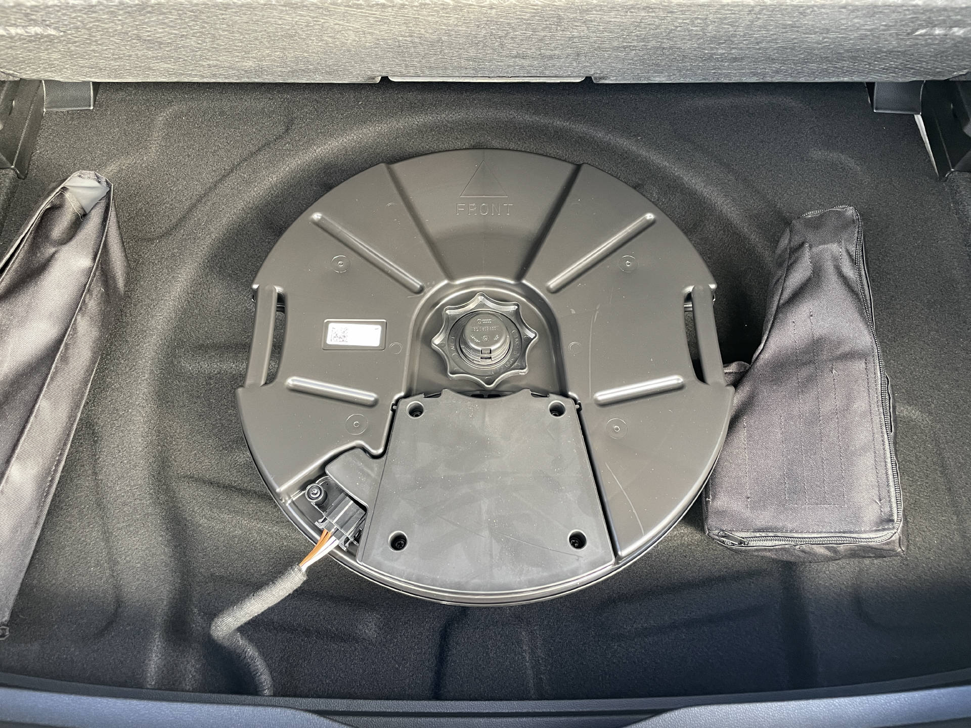 VW Golf VIII 2.0 TSI R-Line DSG 4motion-image-18