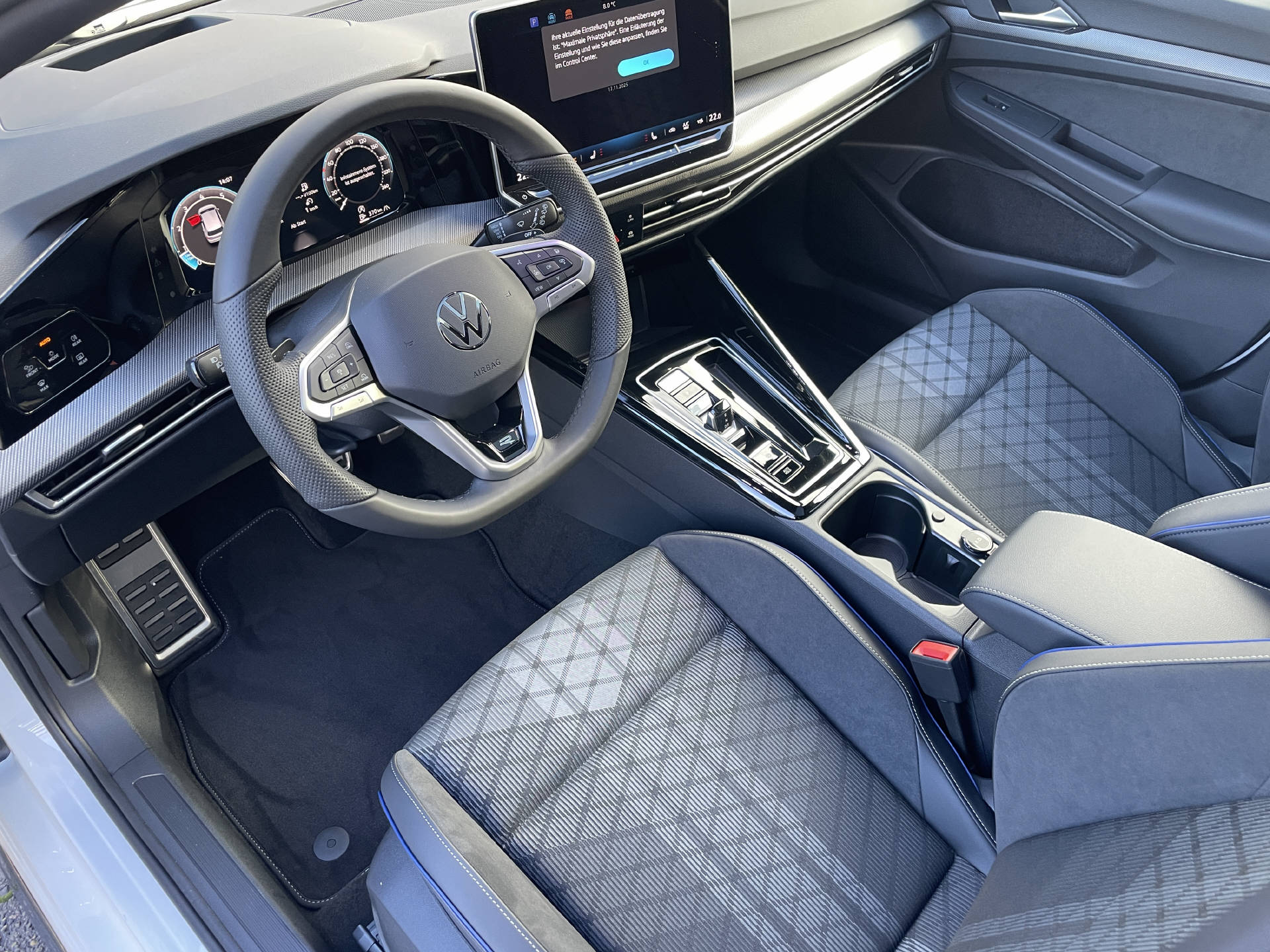 VW Golf VIII 2.0 TSI R-Line DSG 4motion-image-6