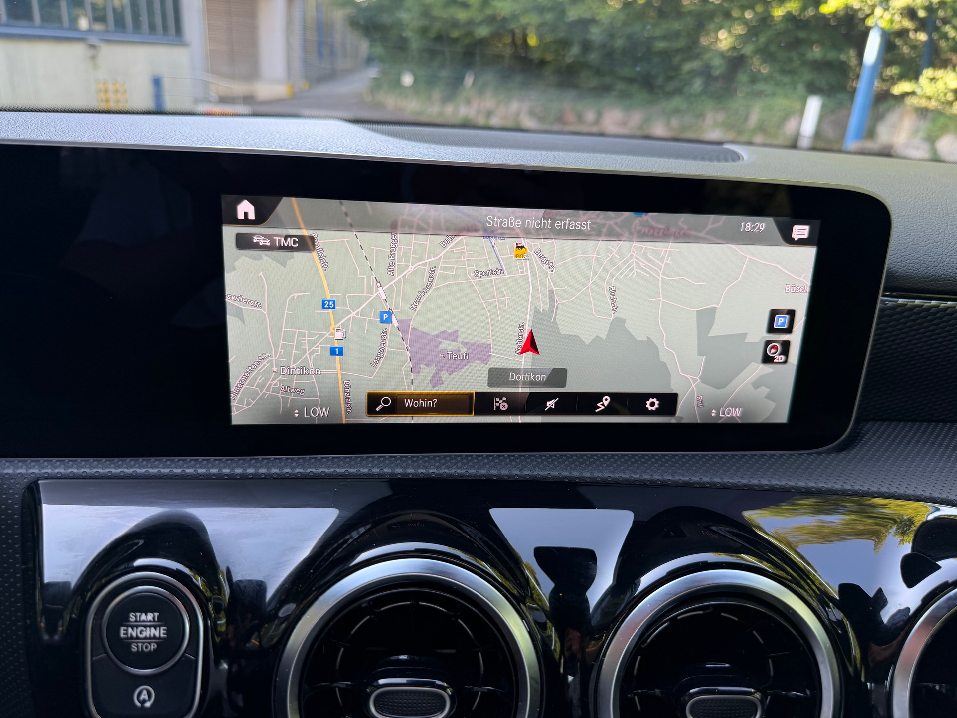 MERCEDES-BENZ A 220 Progressive 7G-DCT 4Matic-image-12