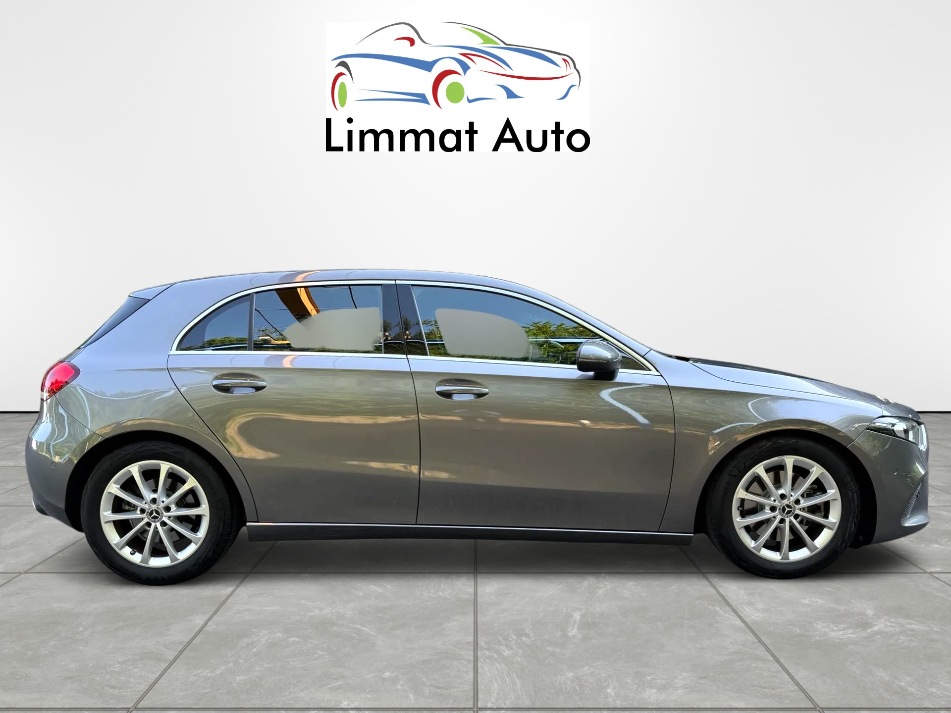 MERCEDES-BENZ A 220 Progressive 7G-DCT 4Matic-image-6