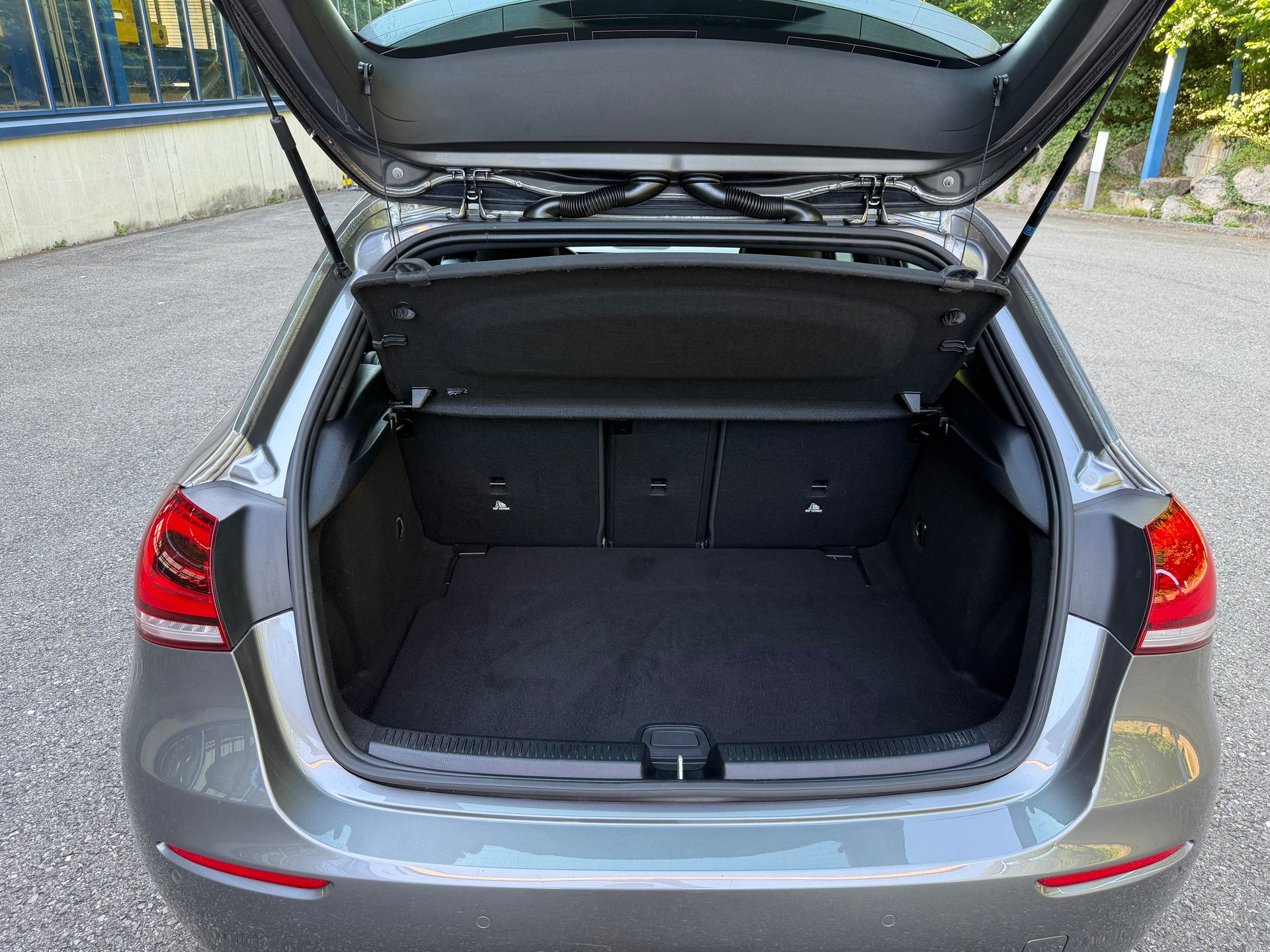 MERCEDES-BENZ A 220 Progressive 7G-DCT 4Matic-image-15