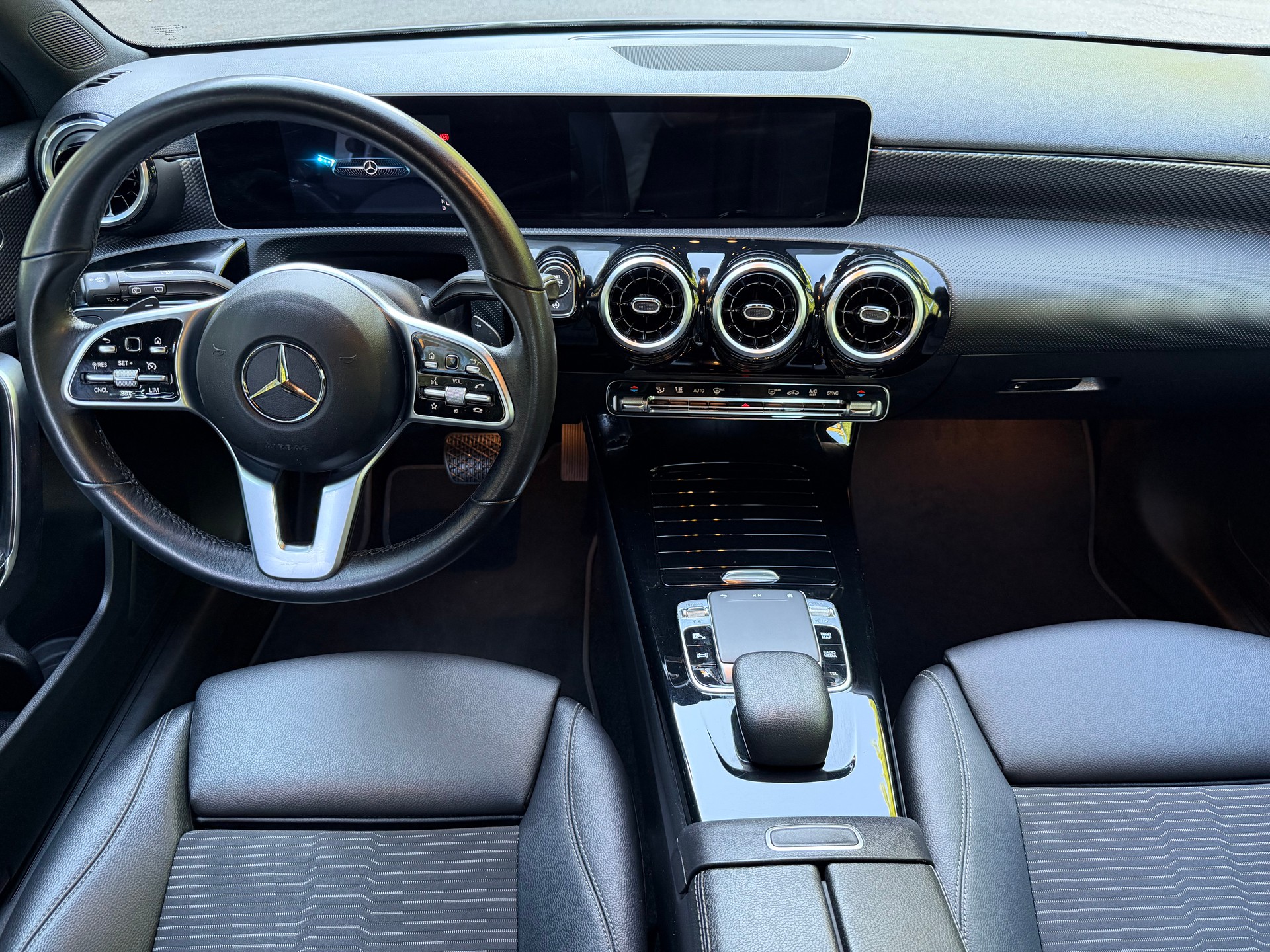 MERCEDES-BENZ A 220 Progressive 7G-DCT 4Matic-image-10