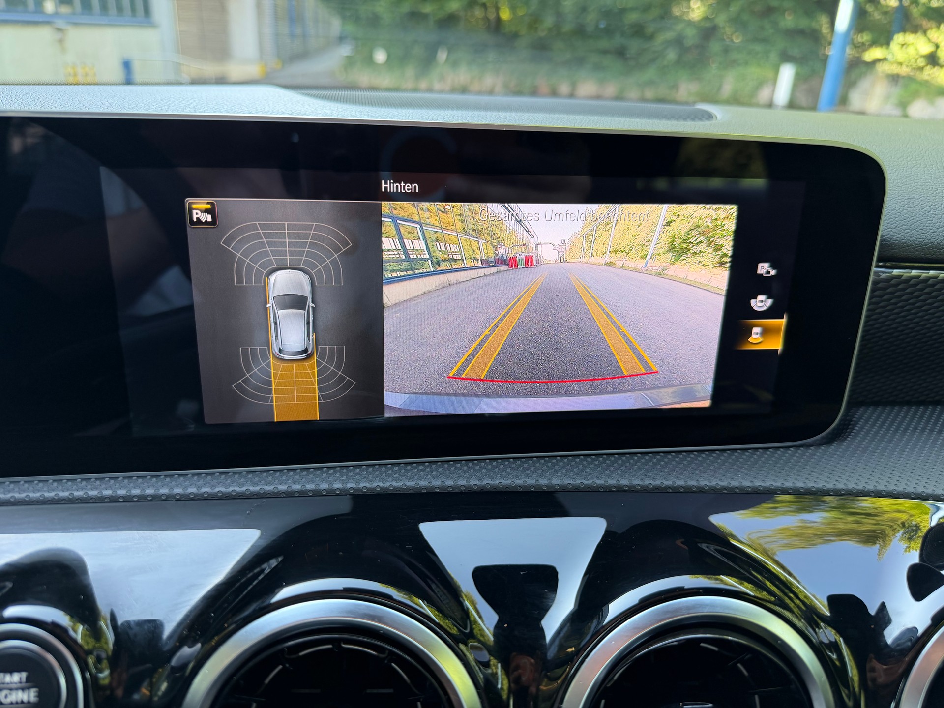 MERCEDES-BENZ A 220 Progressive 7G-DCT 4Matic-image-11