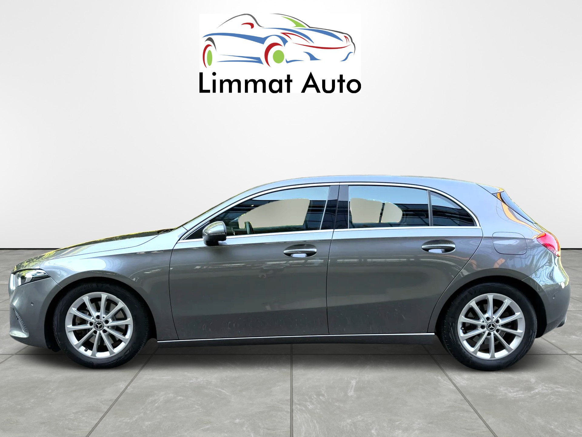 MERCEDES-BENZ A 220 Progressive 7G-DCT 4Matic-image-2