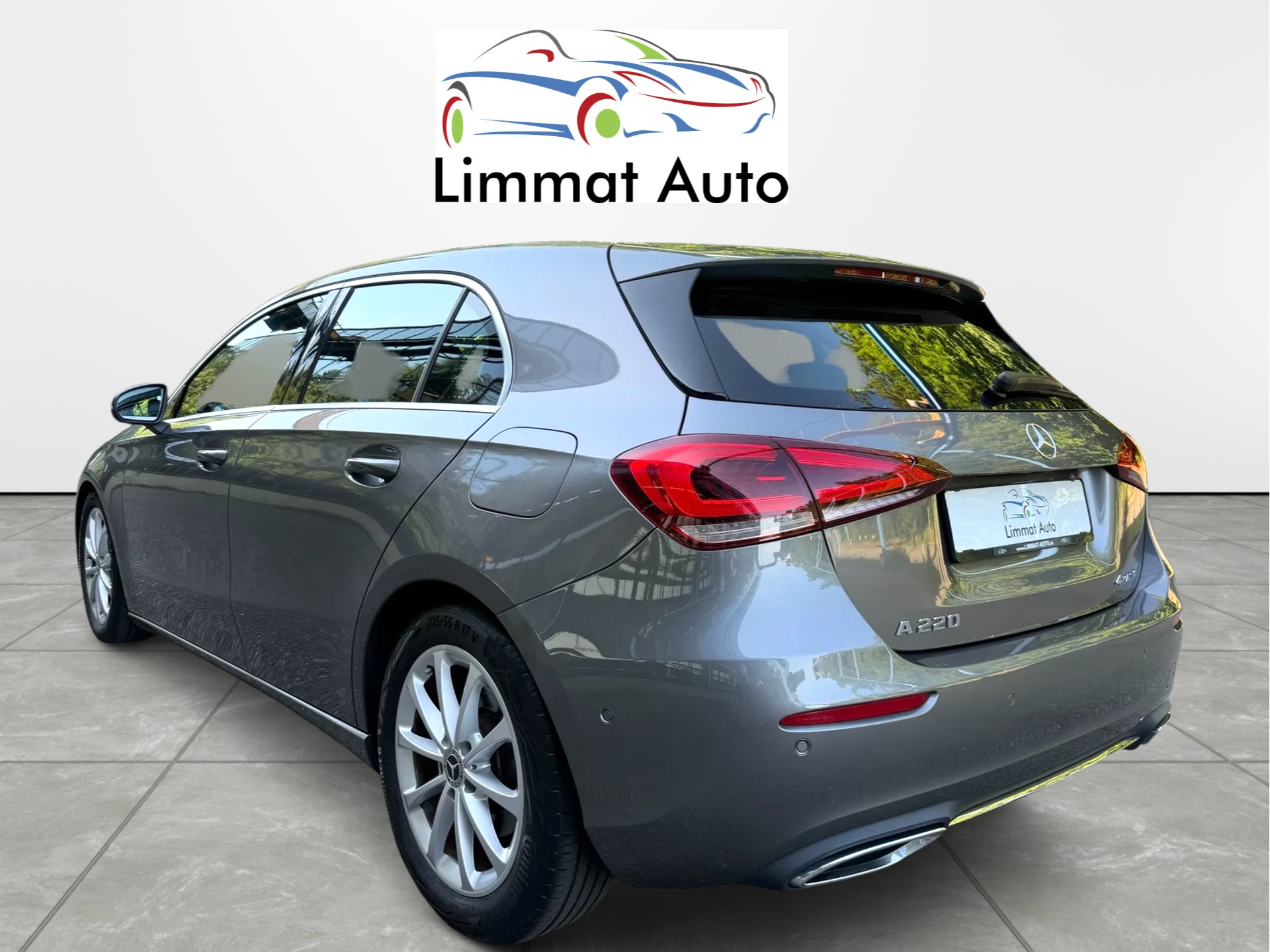 MERCEDES-BENZ A 220 Progressive 7G-DCT 4Matic-image-3