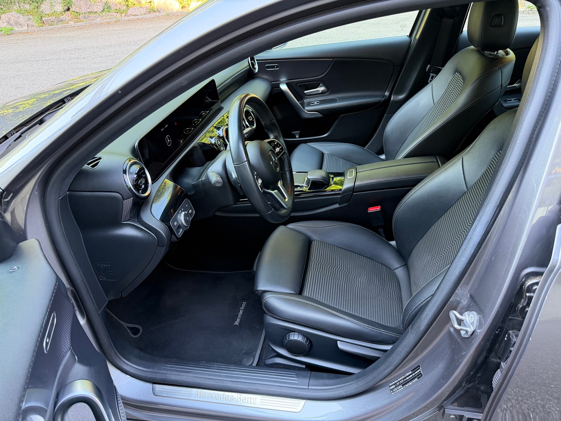 MERCEDES-BENZ A 220 Progressive 7G-DCT 4Matic-image-8