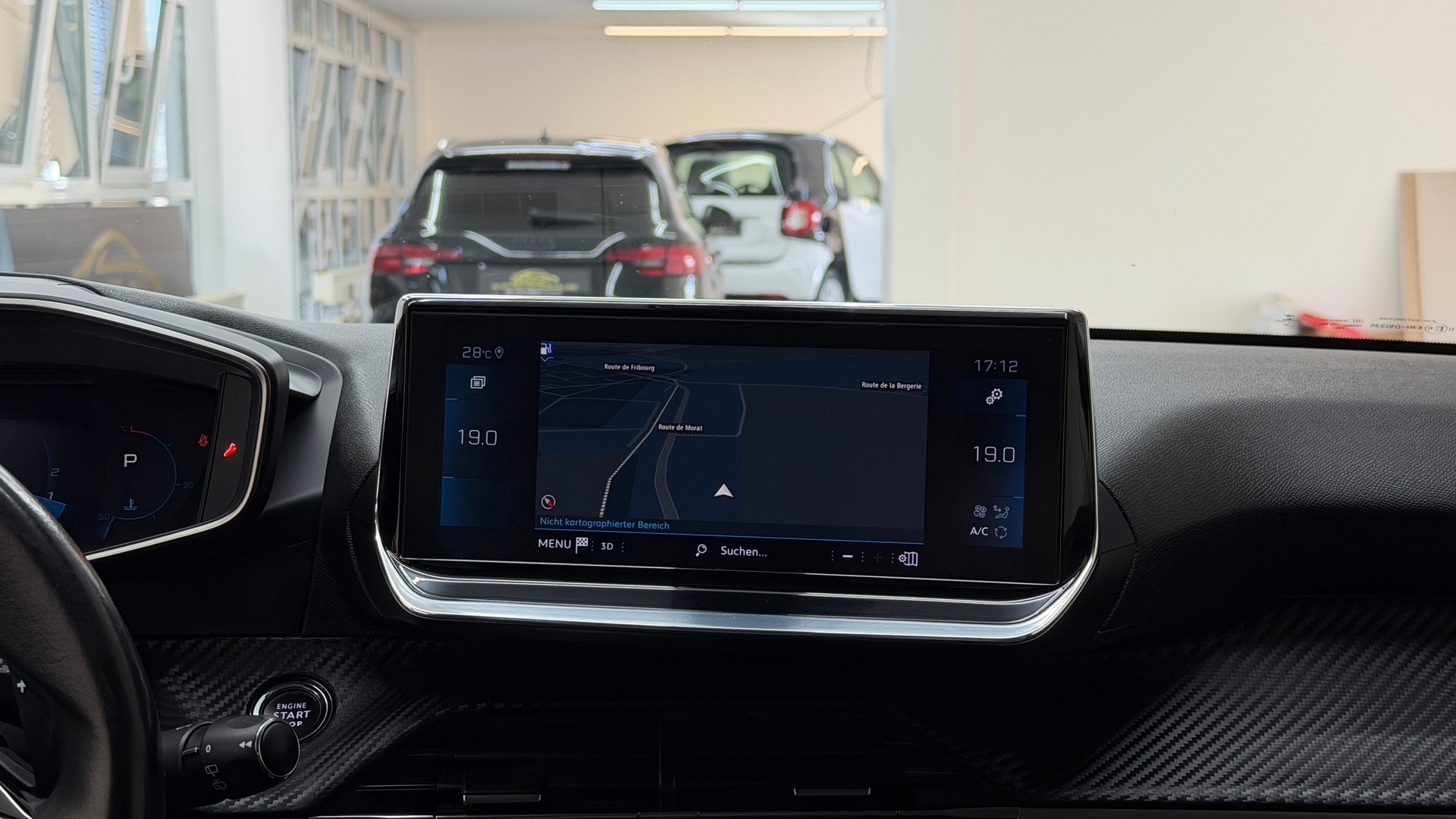 PEUGEOT 208 1.2 PureTech Allure EAT8-image-9
