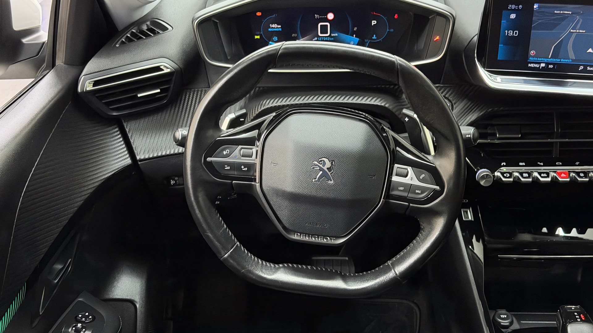 PEUGEOT 208 1.2 PureTech Allure EAT8-image-8