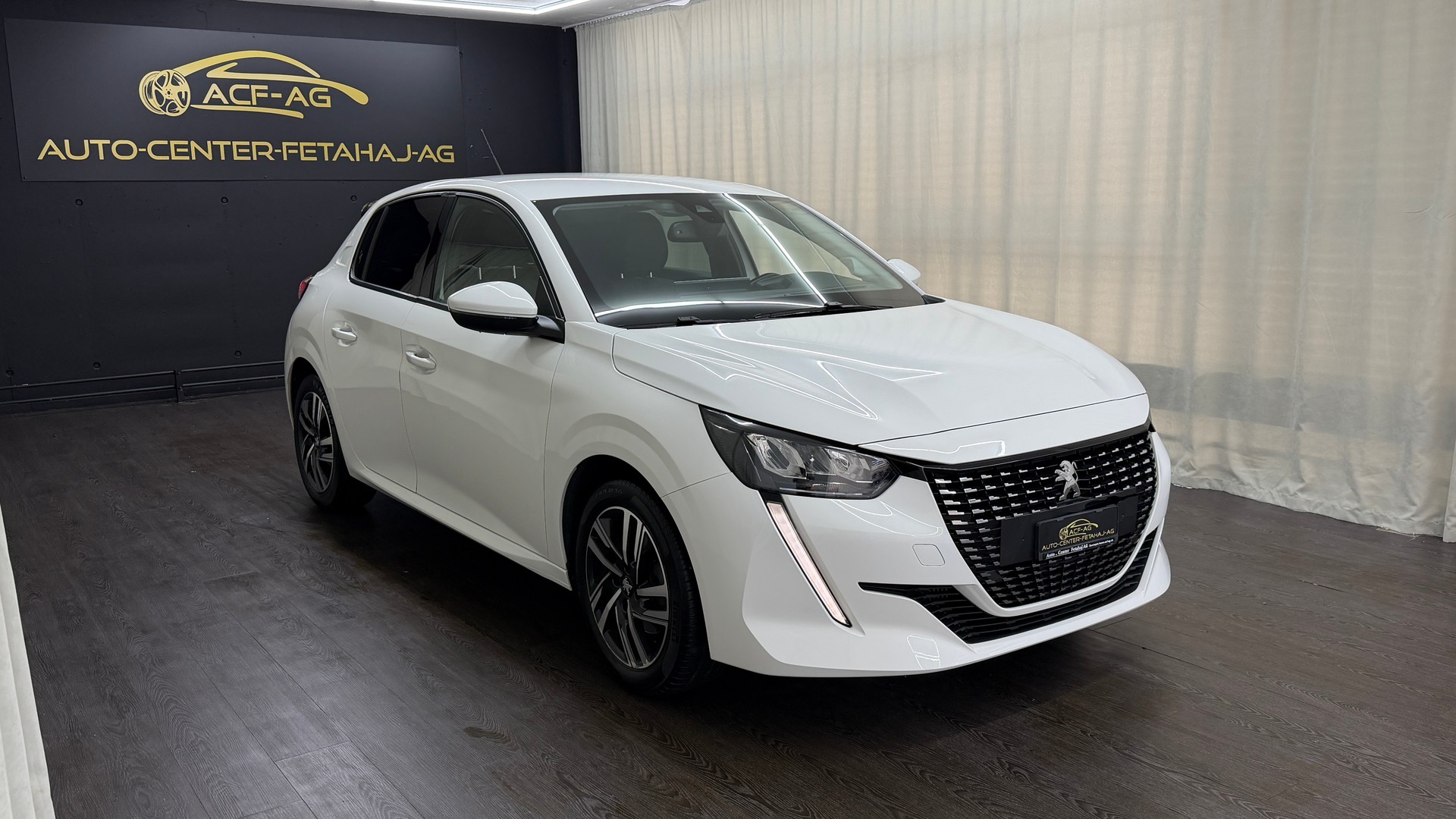 PEUGEOT 208 1.2 PureTech Allure EAT8-image-2