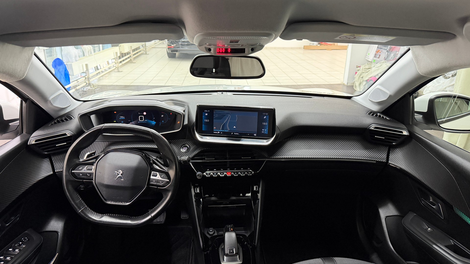 PEUGEOT 208 1.2 PureTech Allure EAT8-image-7