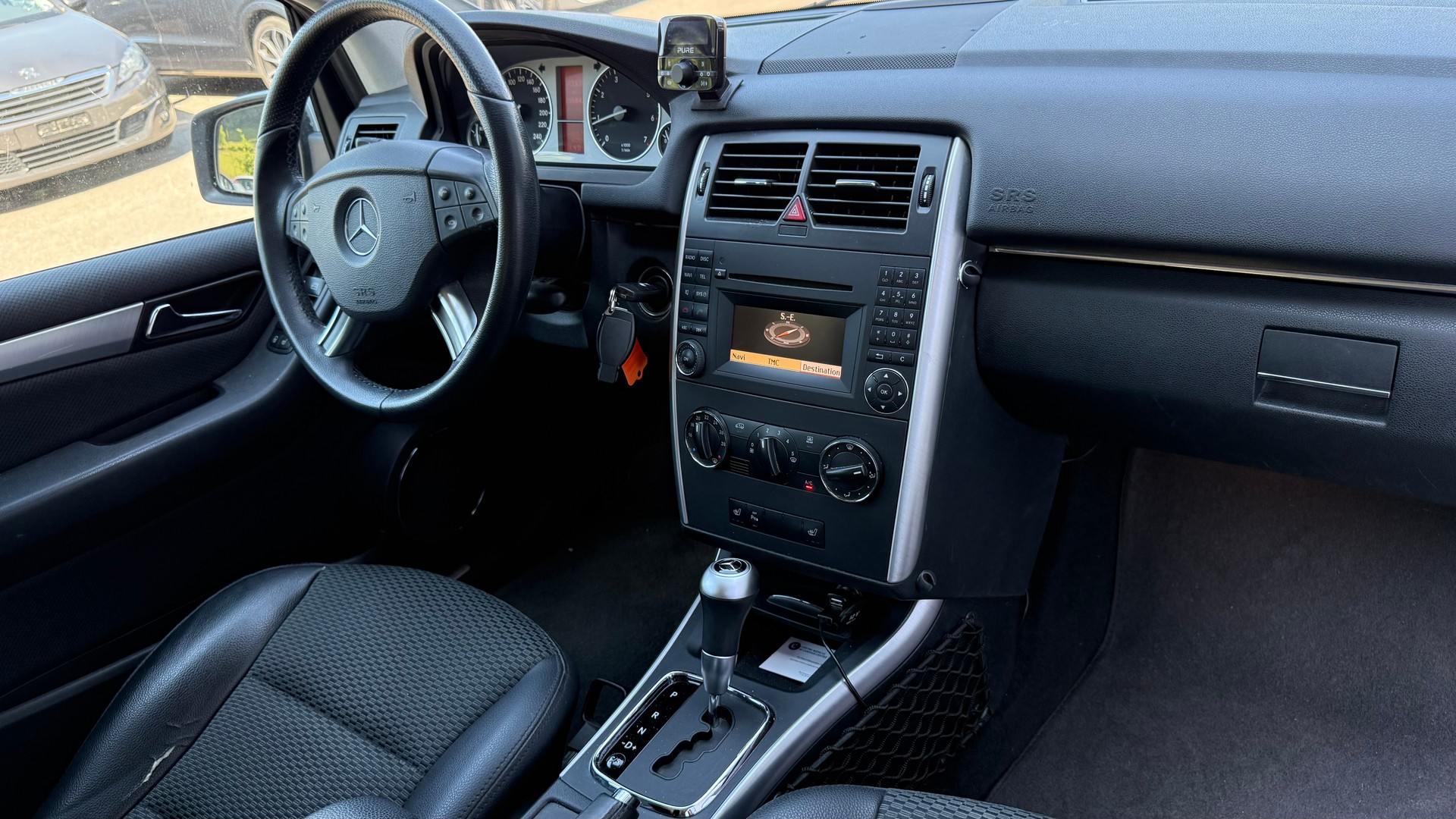 MERCEDES-BENZ B 180 Selection Autotronic-image-11