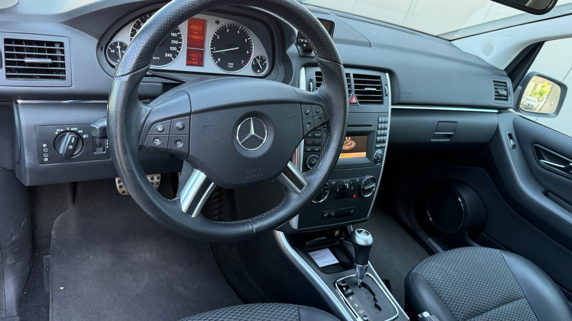 MERCEDES-BENZ B 180 Selection Autotronic-image-7