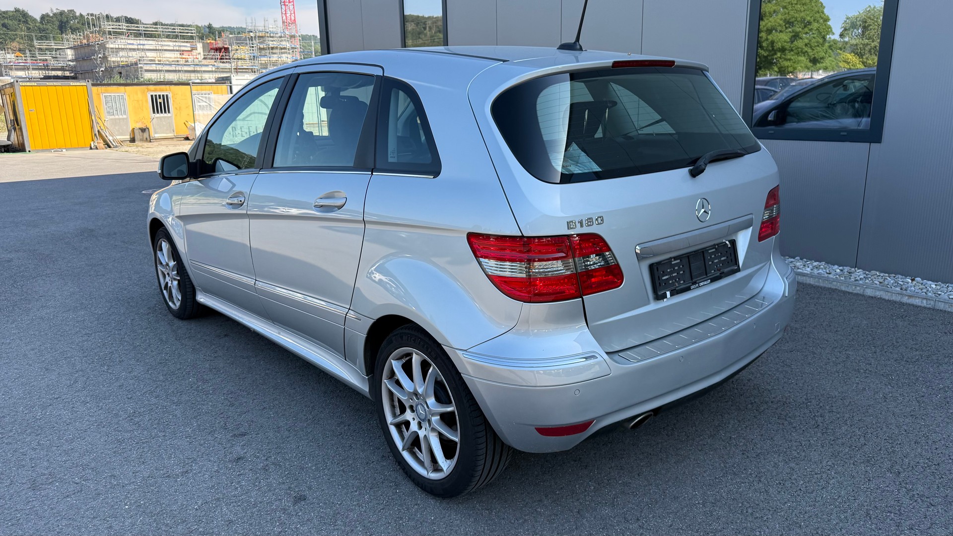 MERCEDES-BENZ B 180 Selection Autotronic-image-5
