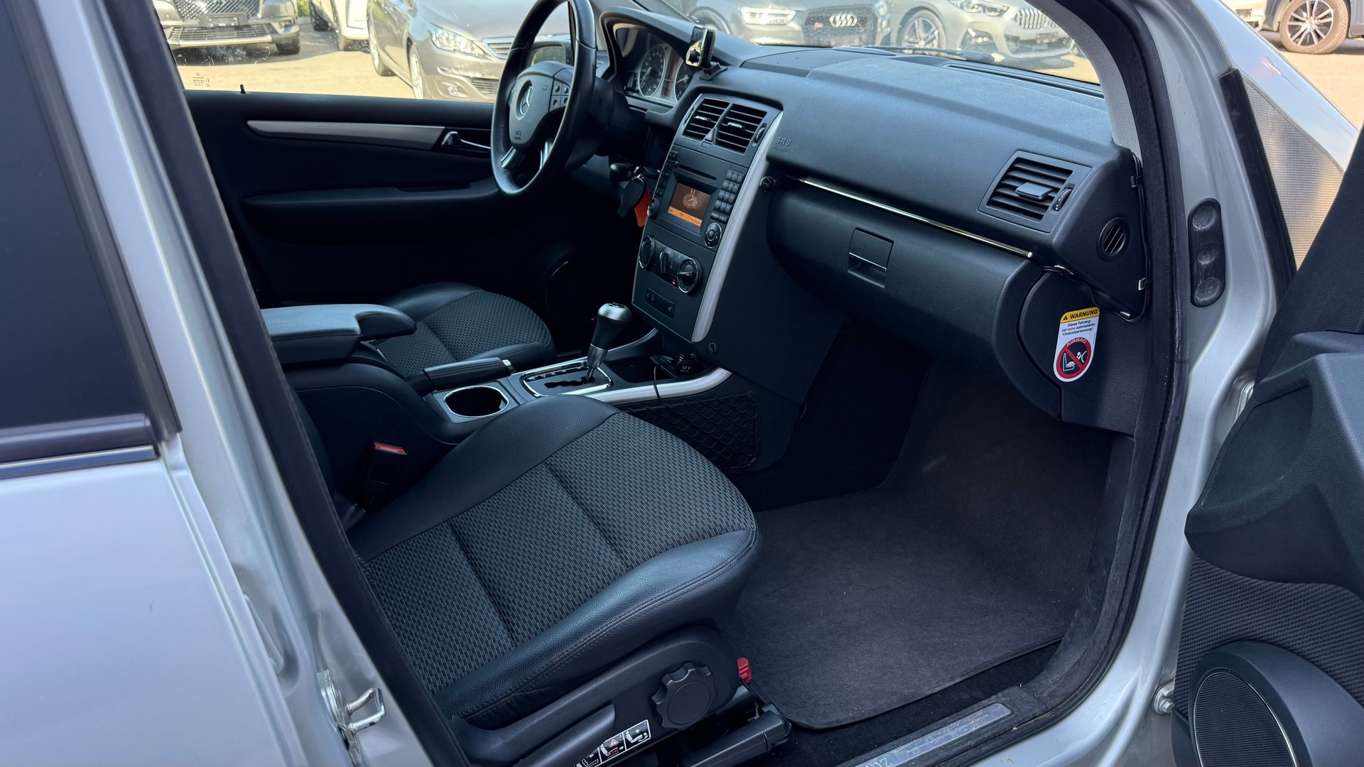 MERCEDES-BENZ B 180 Selection Autotronic-image-8
