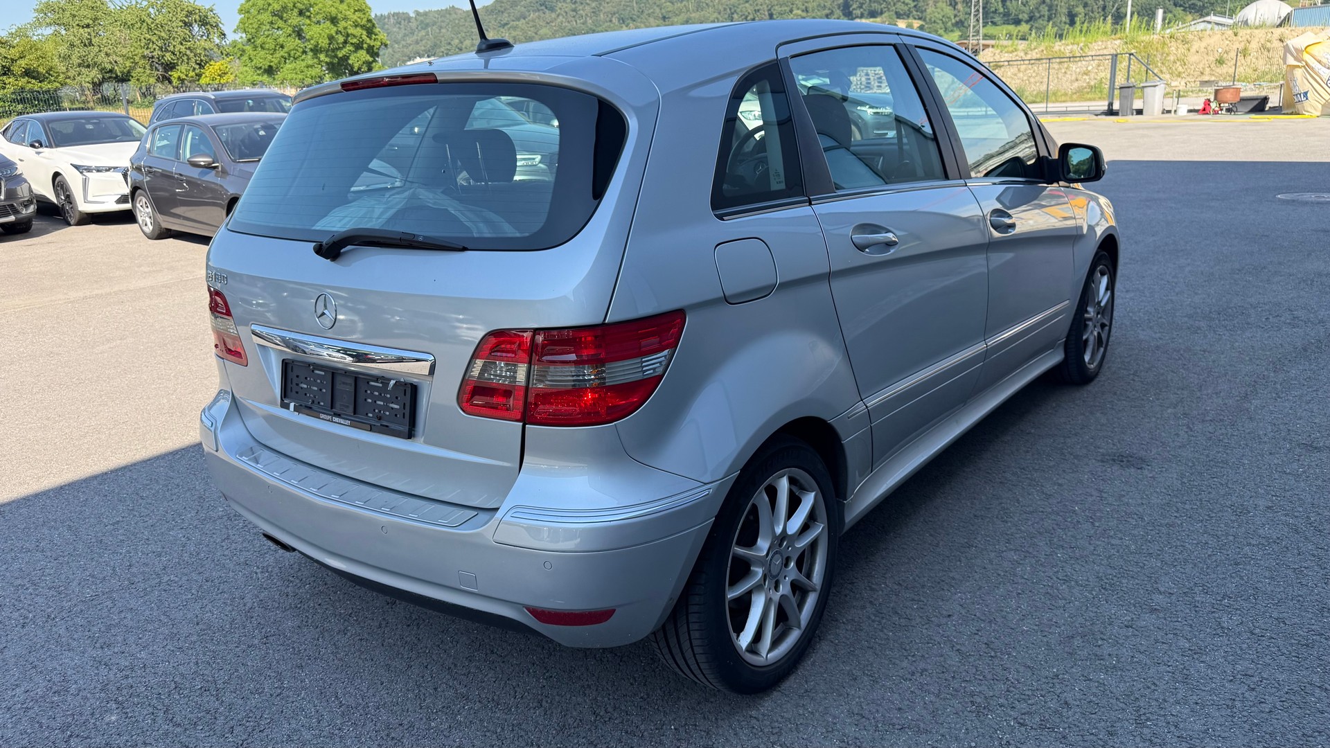 MERCEDES-BENZ B 180 Selection Autotronic-image-3