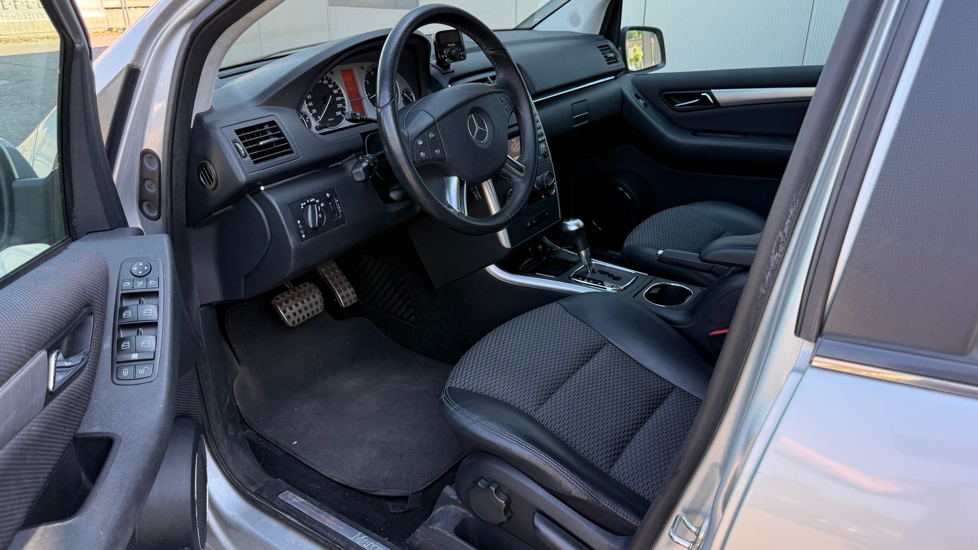 MERCEDES-BENZ B 180 Selection Autotronic-image-10