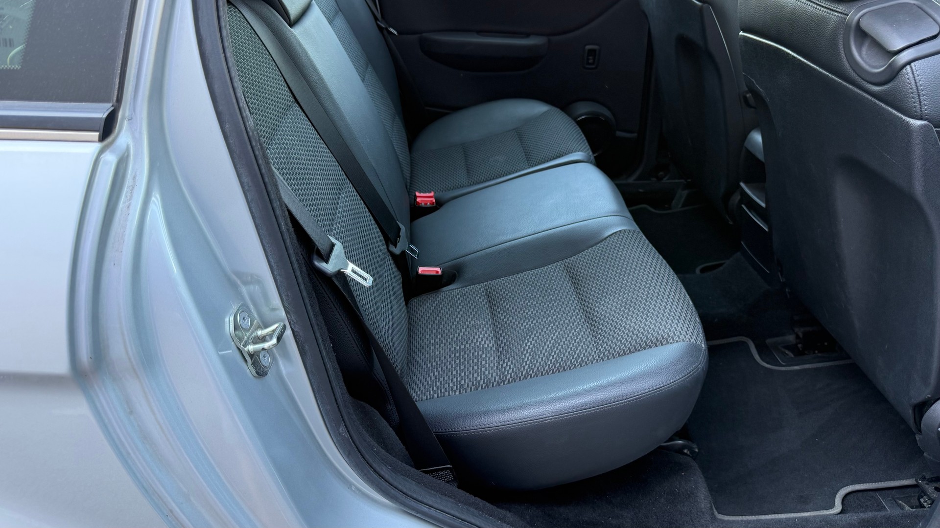 MERCEDES-BENZ B 180 Selection Autotronic-image-9