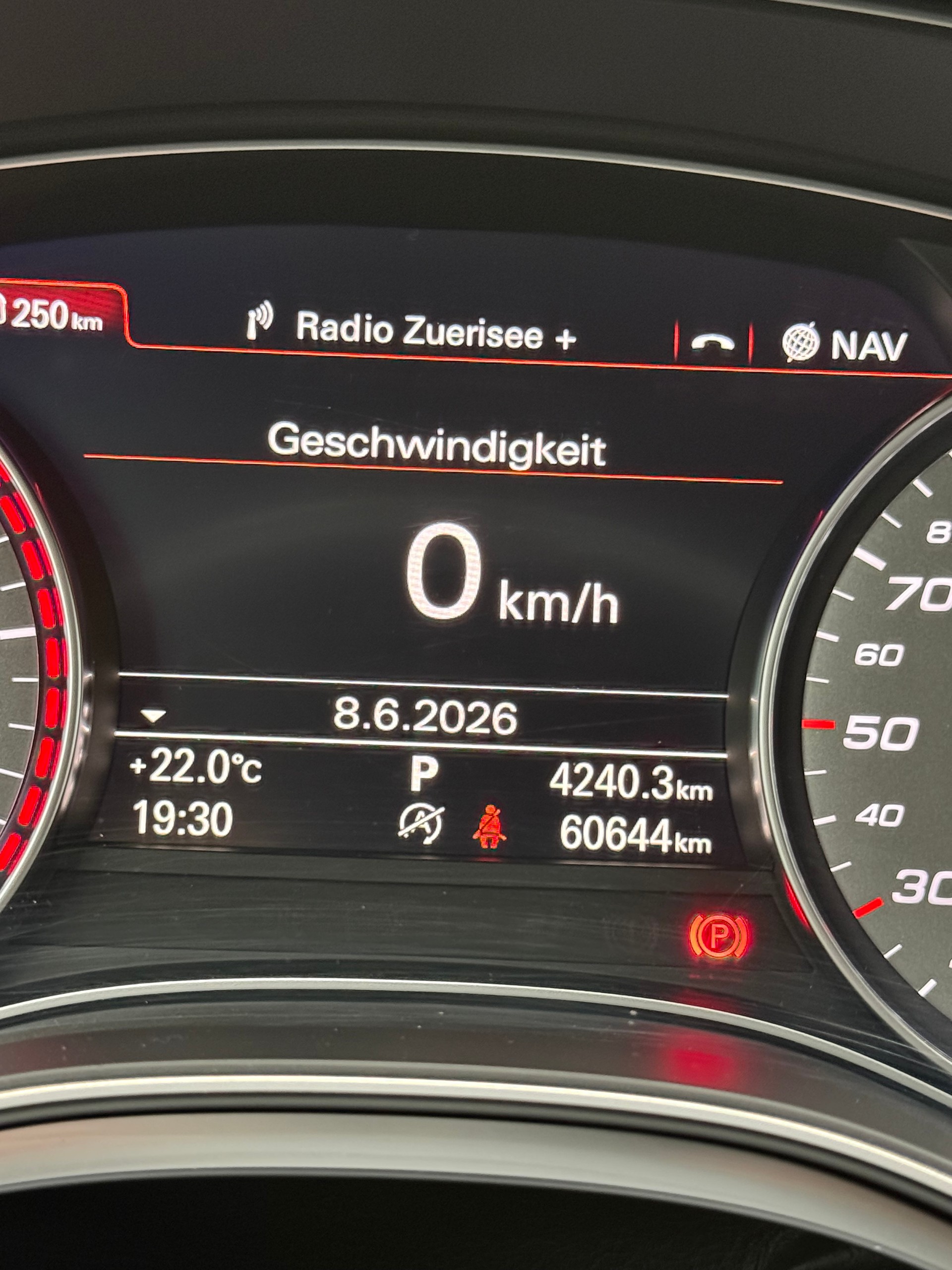 AUDI 4.0 V8 TFSI quattro S-Tronic-image-0
