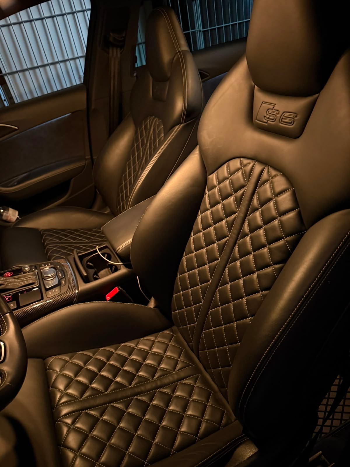 AUDI 4.0 V8 TFSI quattro S-Tronic-image-8
