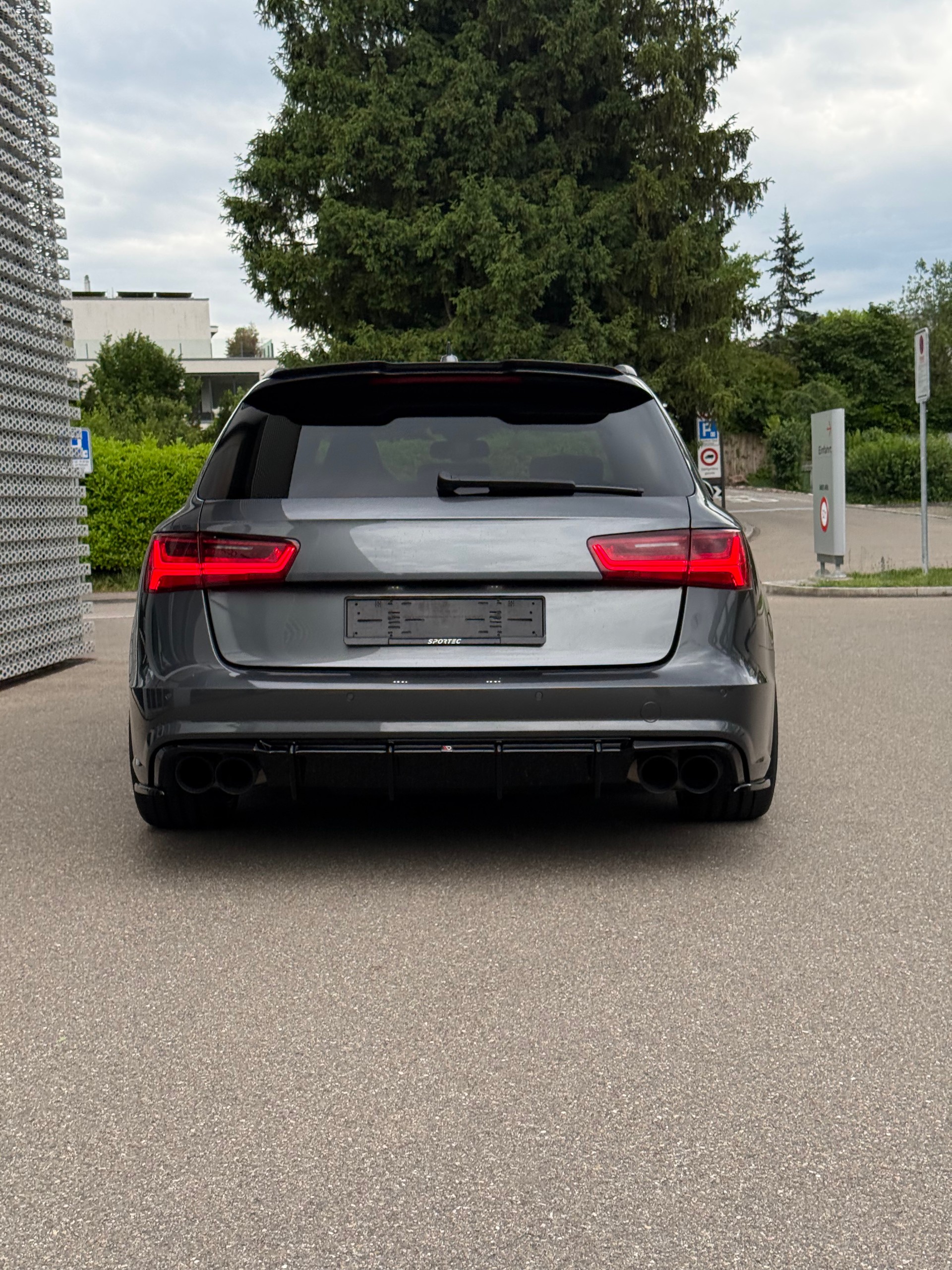 AUDI 4.0 V8 TFSI quattro S-Tronic-image-14