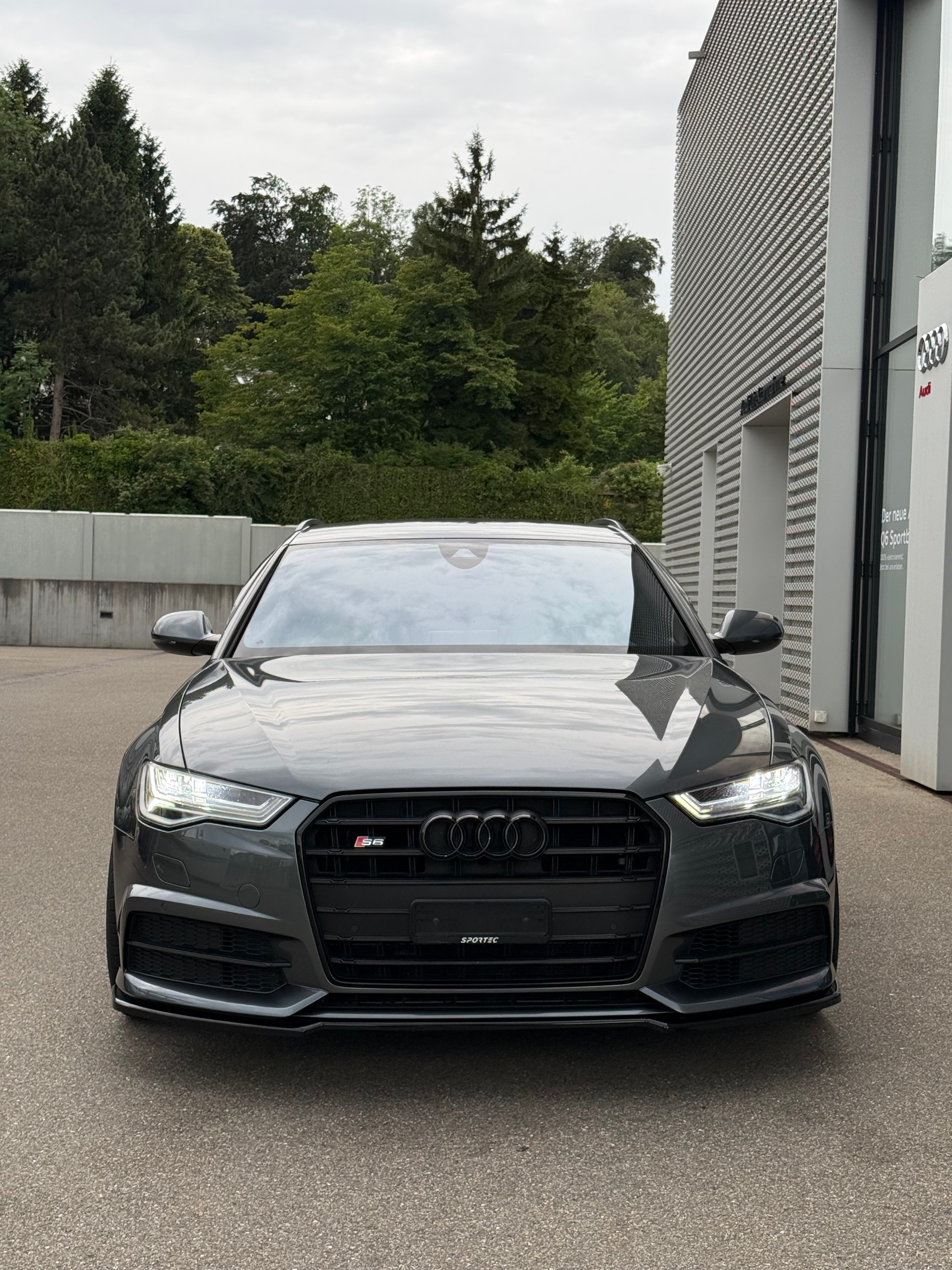 AUDI 4.0 V8 TFSI quattro S-Tronic-image-4