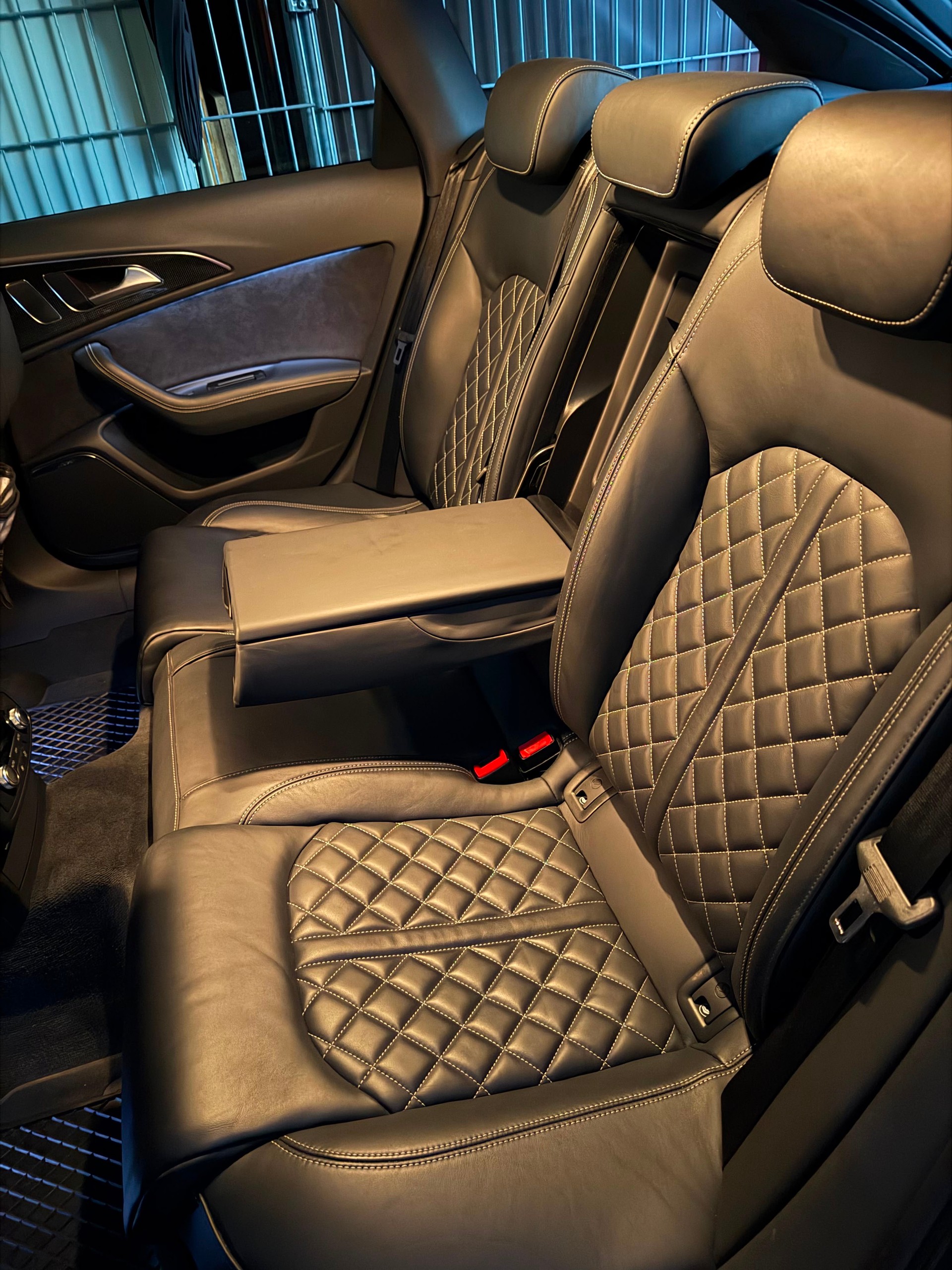 AUDI 4.0 V8 TFSI quattro S-Tronic-image-9