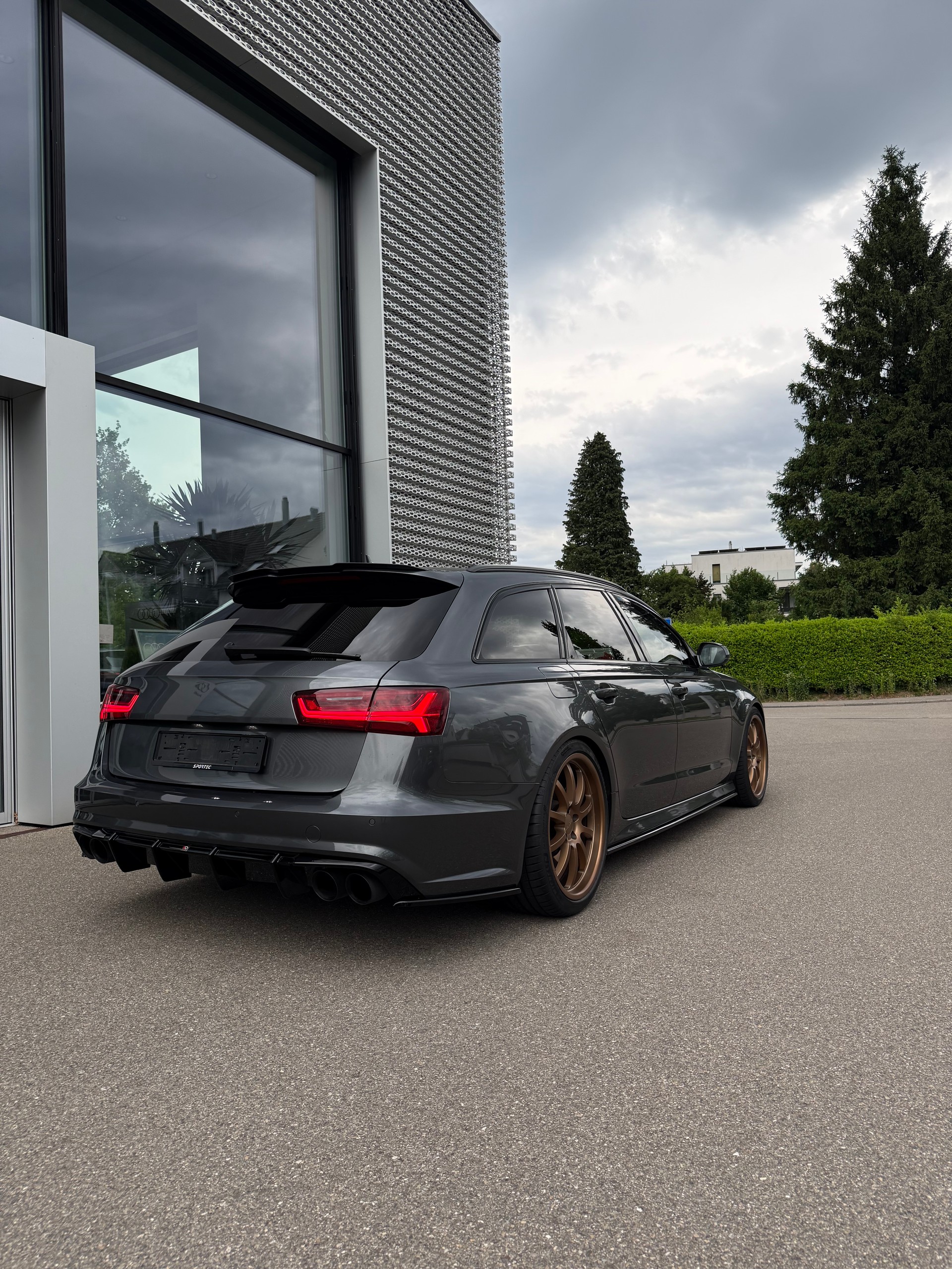 AUDI 4.0 V8 TFSI quattro S-Tronic-image-2
