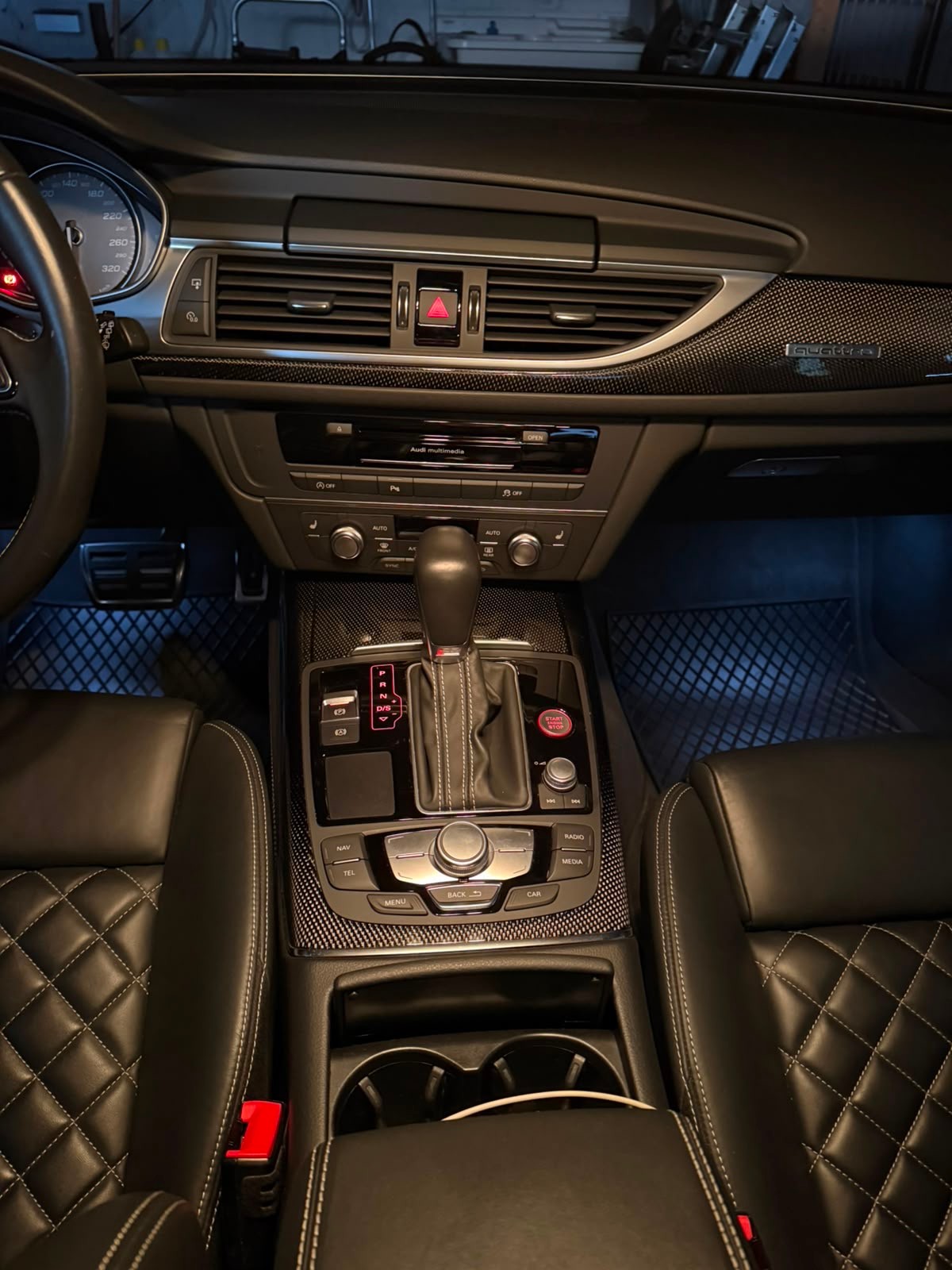 AUDI 4.0 V8 TFSI quattro S-Tronic-image-6