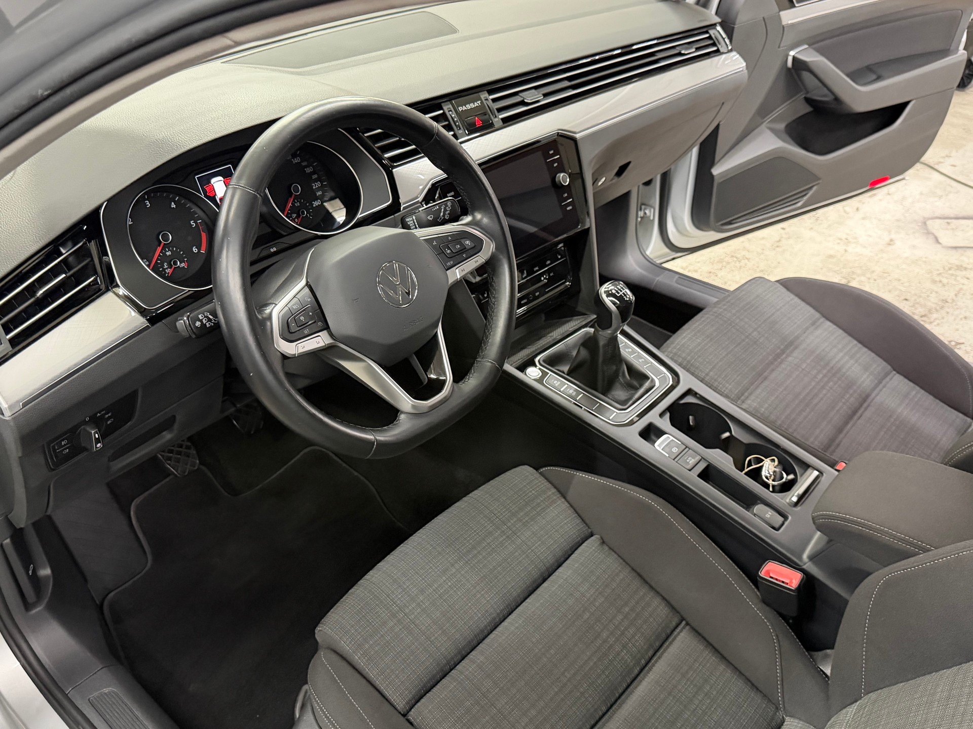 VW Passat 2.0 TDI BMT Business-image-8