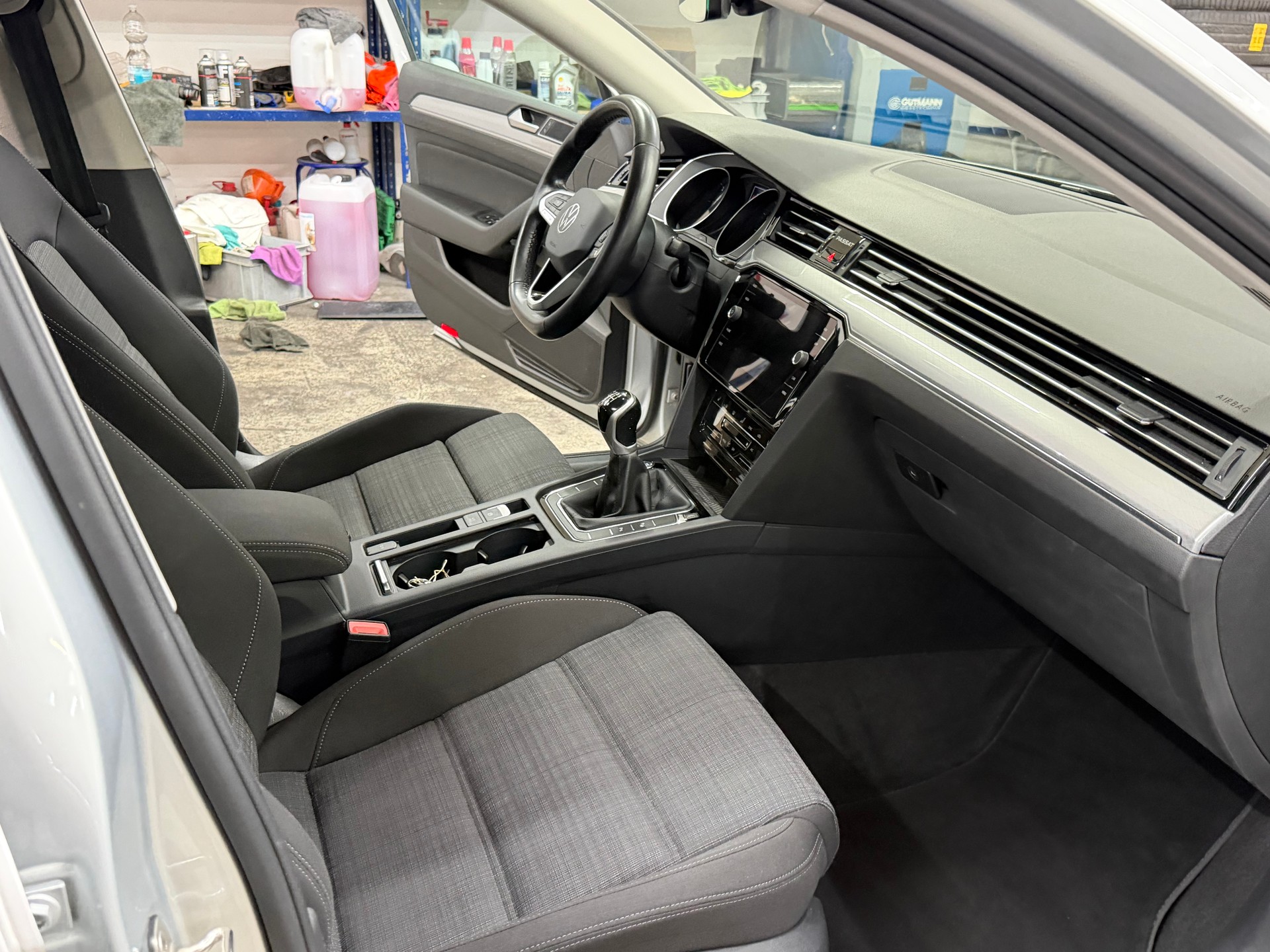 VW Passat 2.0 TDI BMT Business-image-11