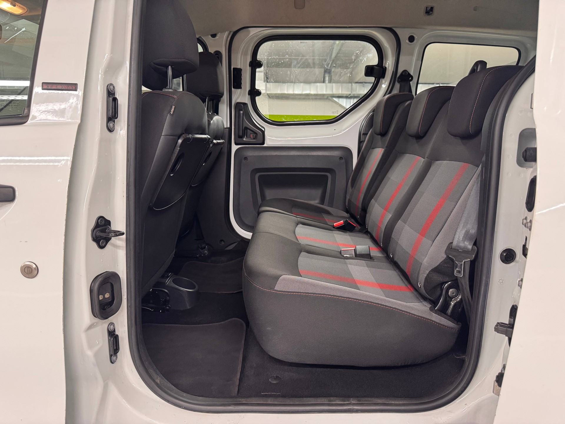 DACIA Dokker TCE 130 16V Stepway-image-9