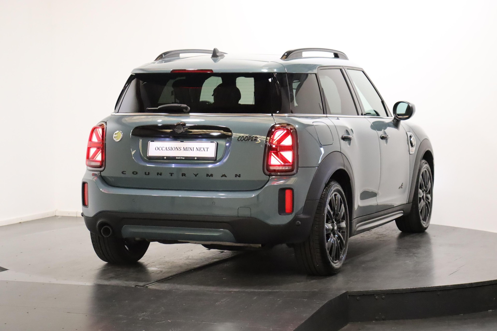 MINI Countryman F60 1.5i Cooper S E ALL4-image-4