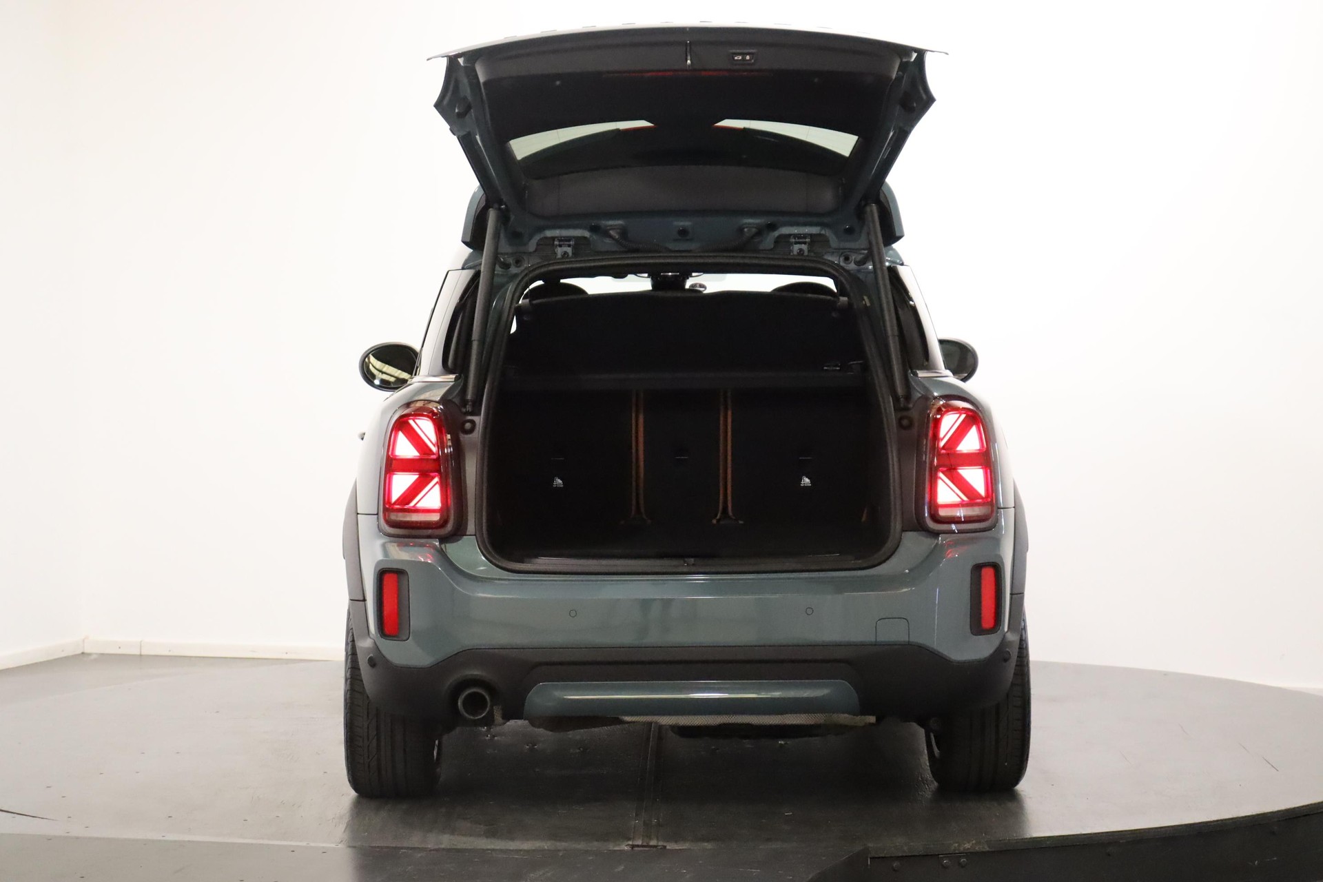 MINI Countryman F60 1.5i Cooper S E ALL4-image-5