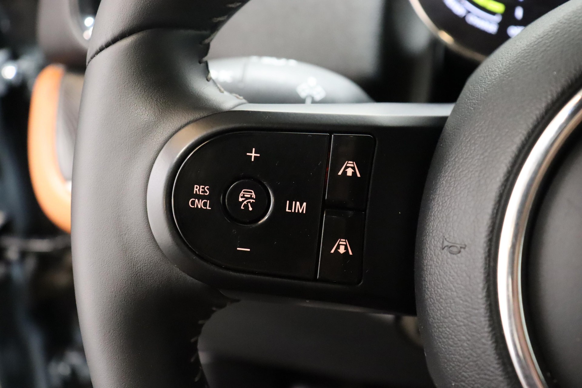 MINI Countryman F60 1.5i Cooper S E ALL4-image-18