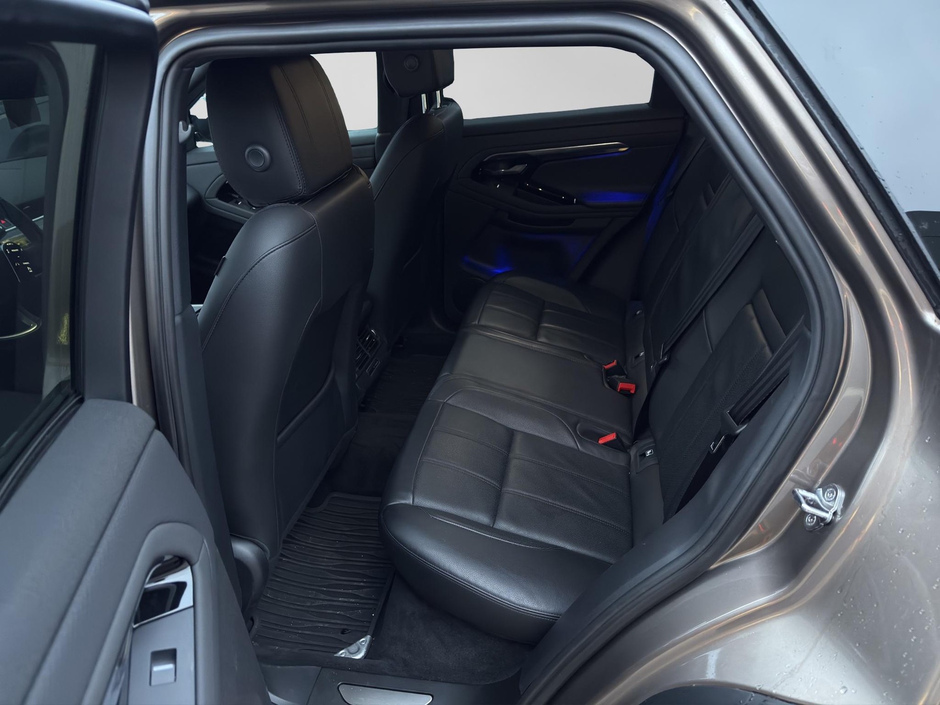 LAND ROVER Range Rover Evoque 2.0 T R-Dynamic S-image-6
