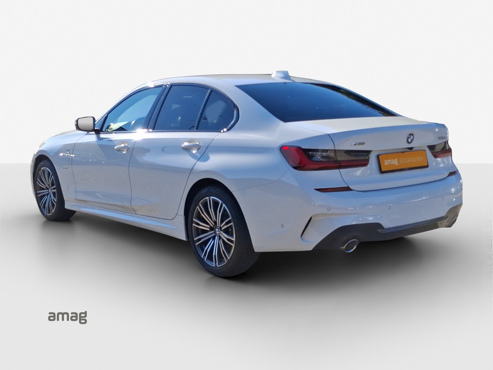 BMW 330e xDrive Steptronic-image-2