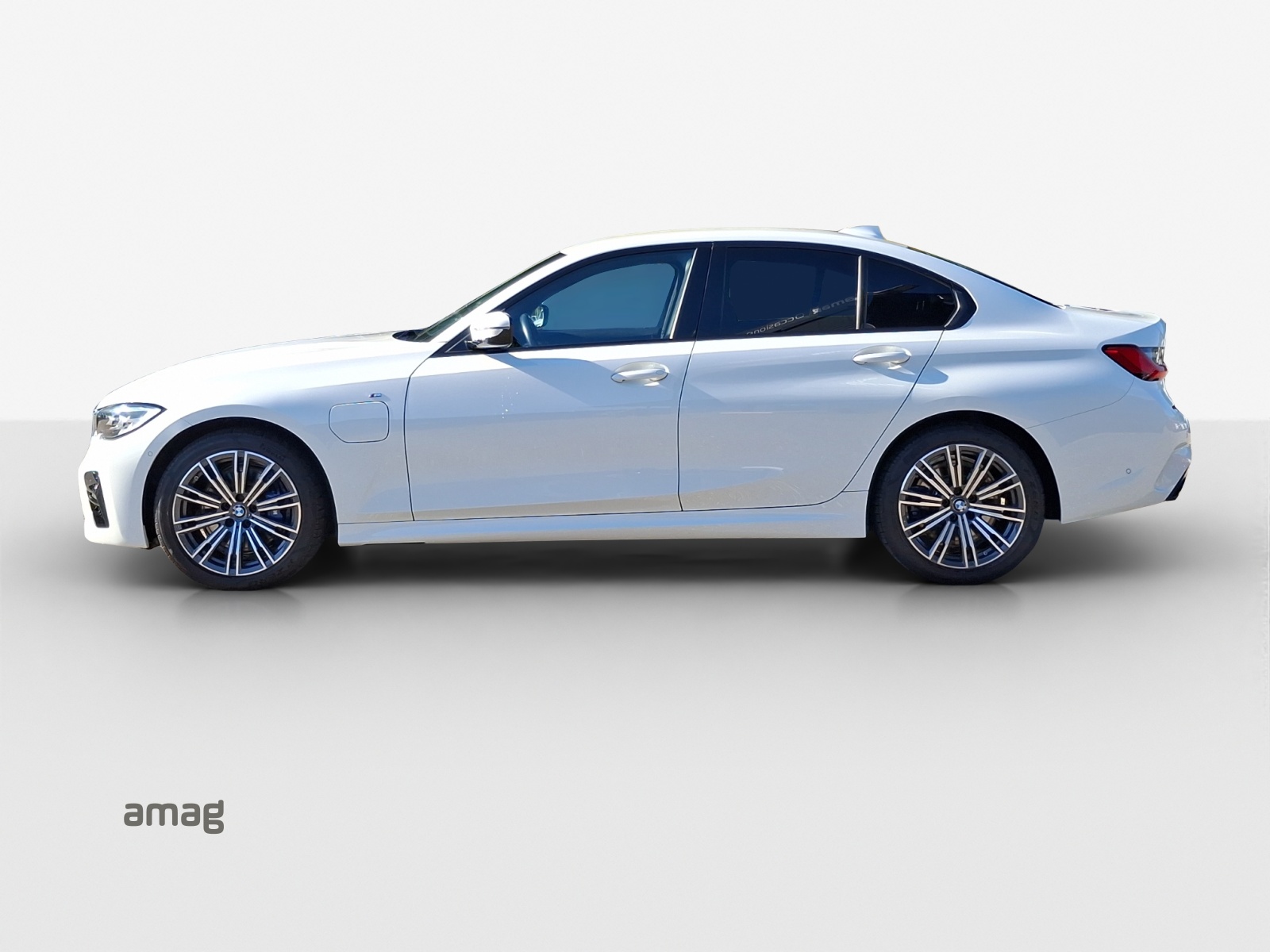 BMW 330e xDrive Steptronic-image-1