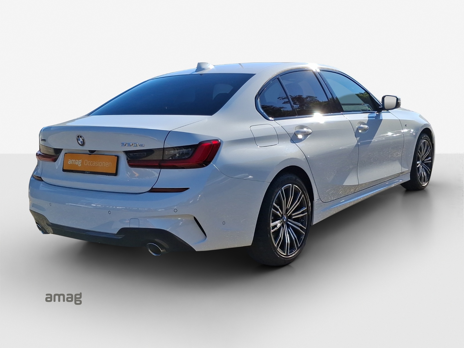 BMW 330e xDrive Steptronic-image-4