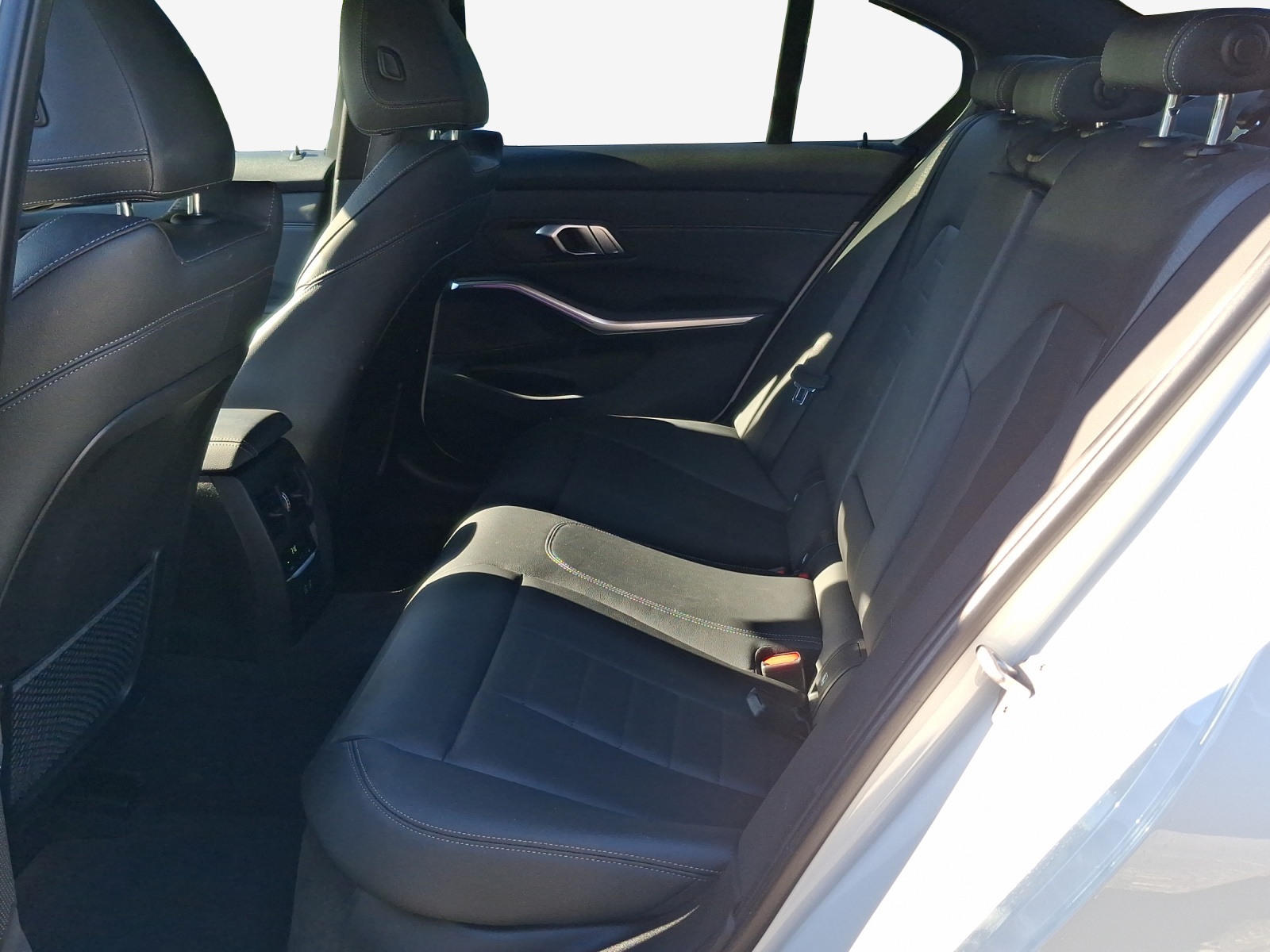BMW 330e xDrive Steptronic-image-11