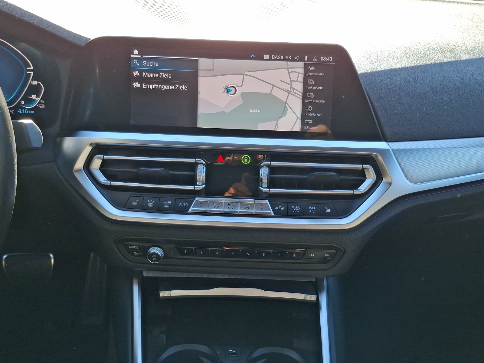 BMW 330e xDrive Steptronic-image-10