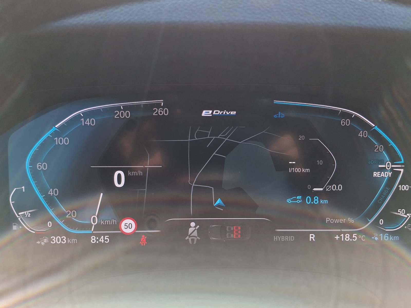 BMW 330e xDrive Steptronic-image-15