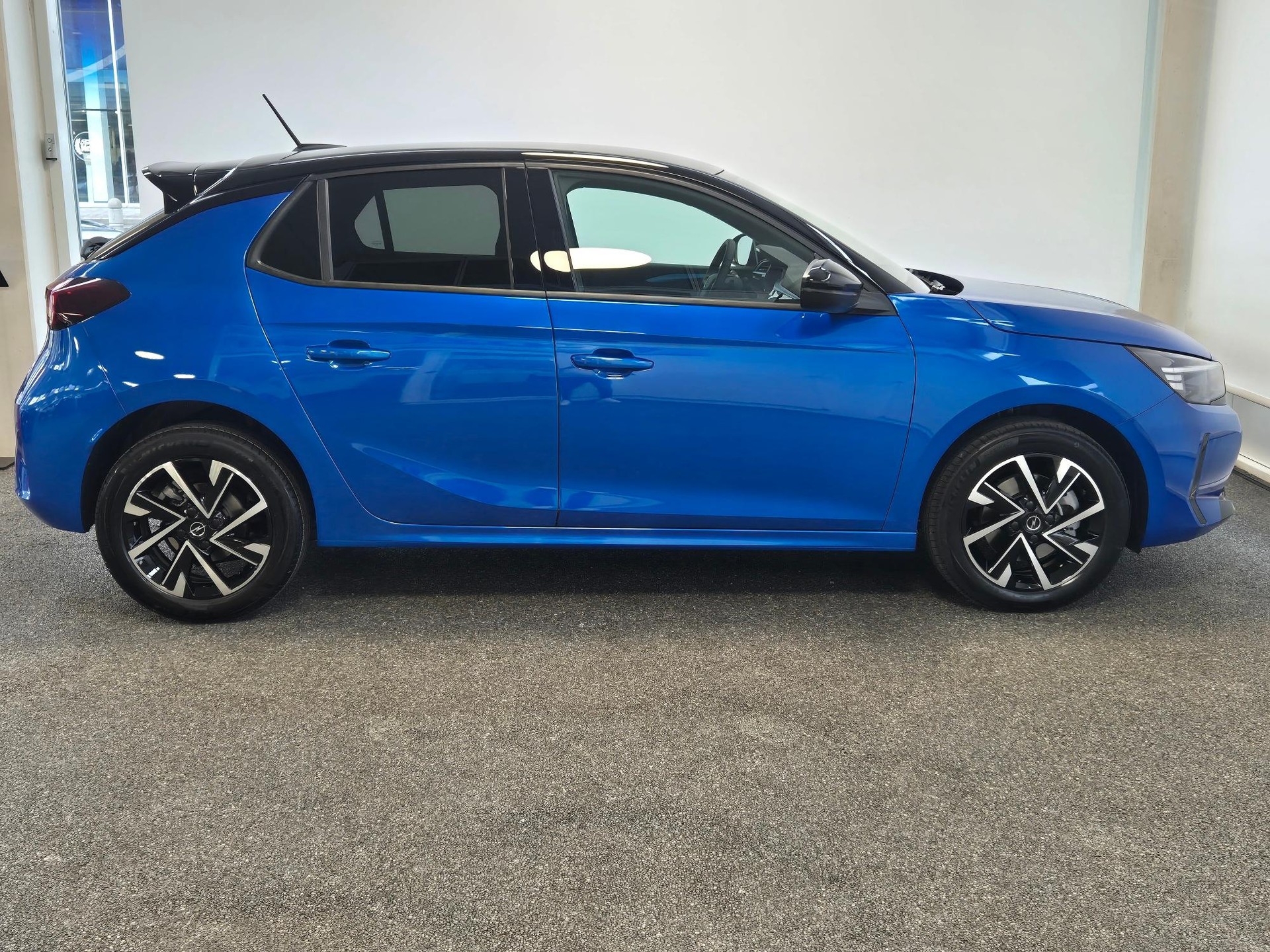 OPEL Corsa 1.2 T Hybrid Sporthilfe-showroom-element-3