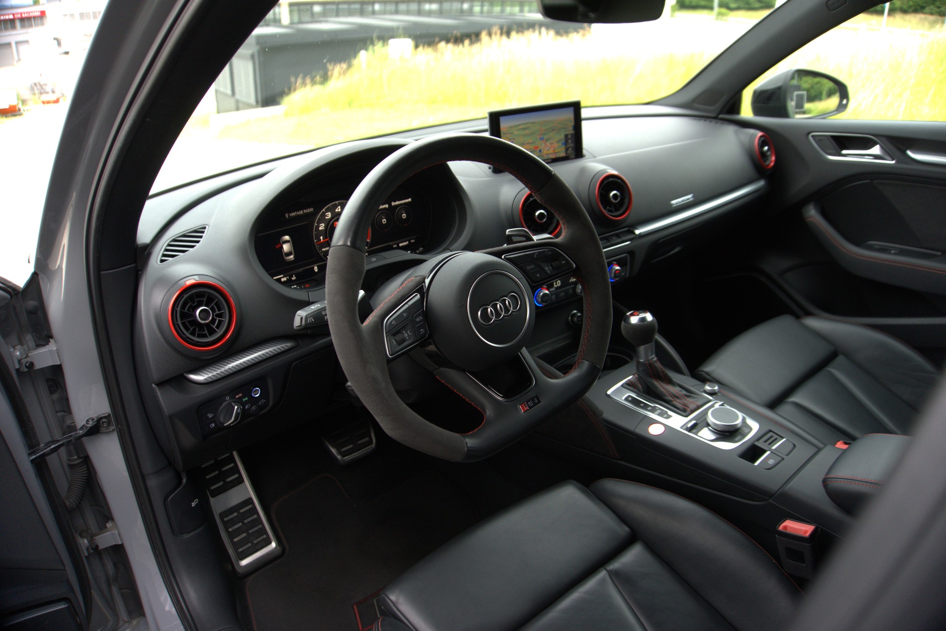 AUDI RS3 Limousine 2.5 TSI quattro S-tronic-image-9