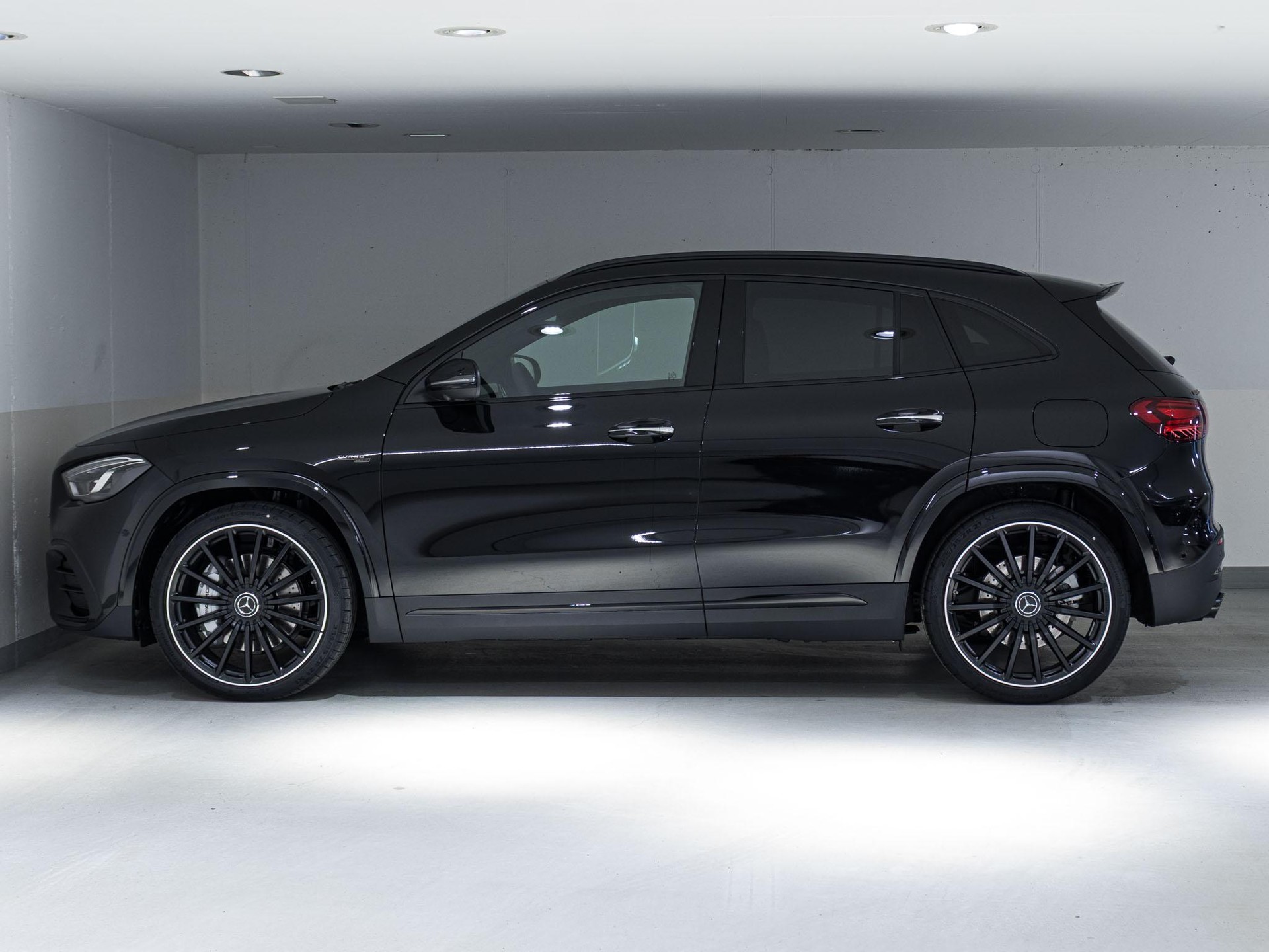 MERCEDES-BENZ GLA 35 AMG 4MATIC-image-4
