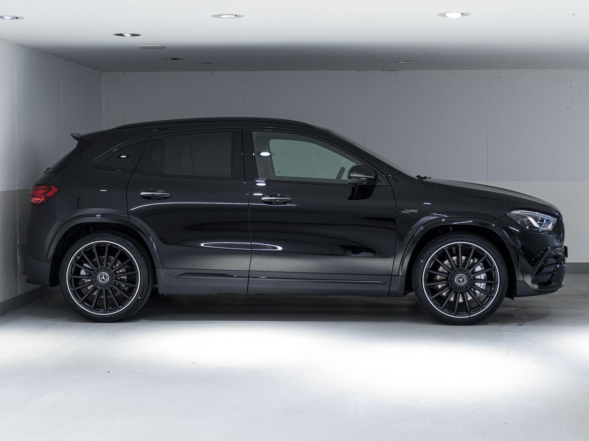 MERCEDES-BENZ GLA 35 AMG 4MATIC-image-1