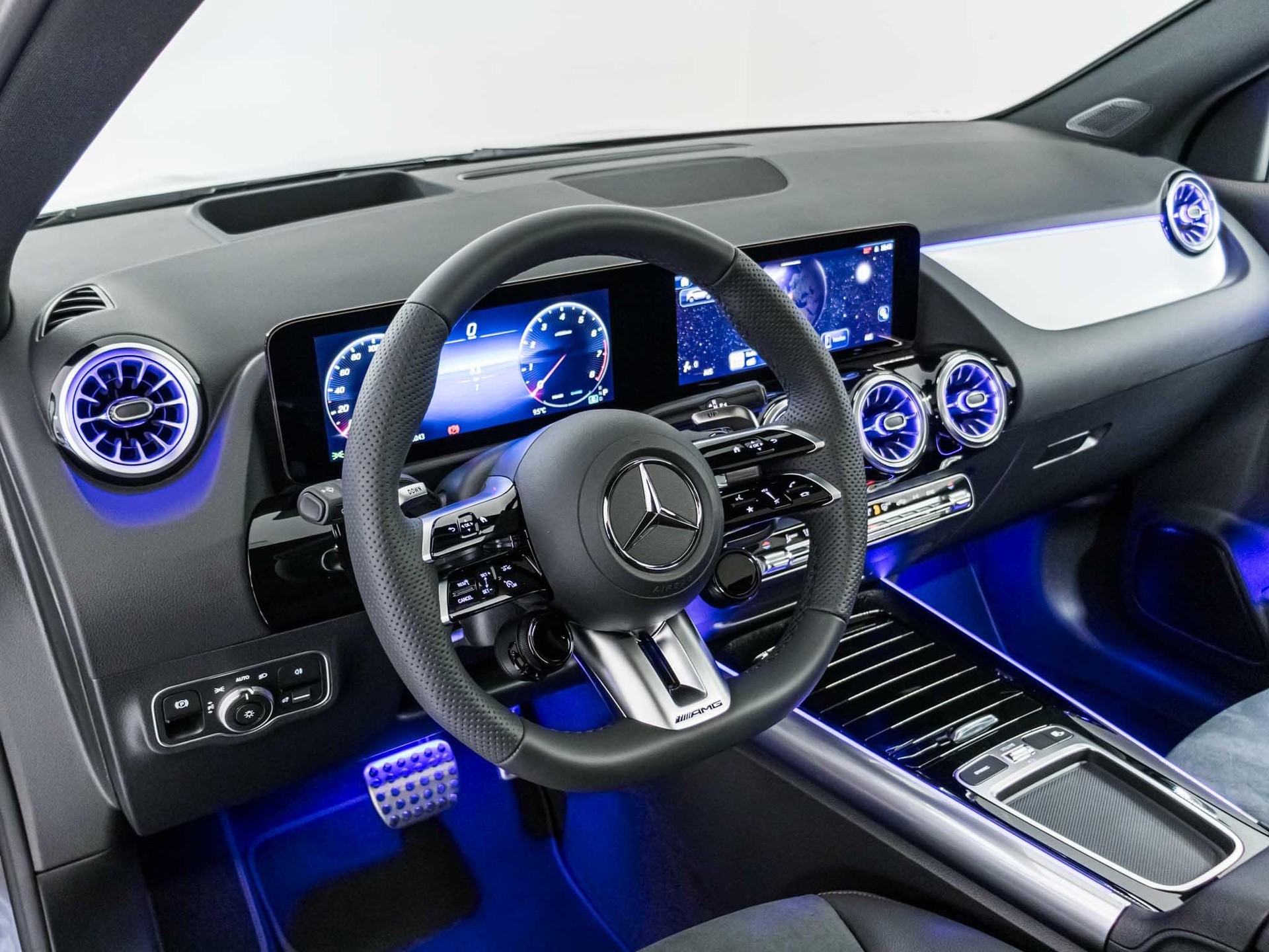 MERCEDES-BENZ GLA 35 AMG 4MATIC-image-9