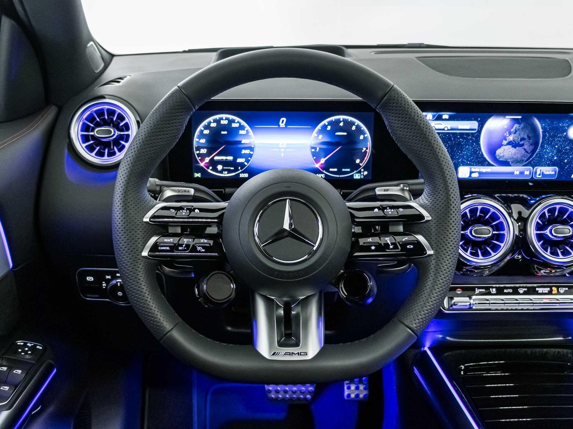 MERCEDES-BENZ GLA 35 AMG 4MATIC-image-10