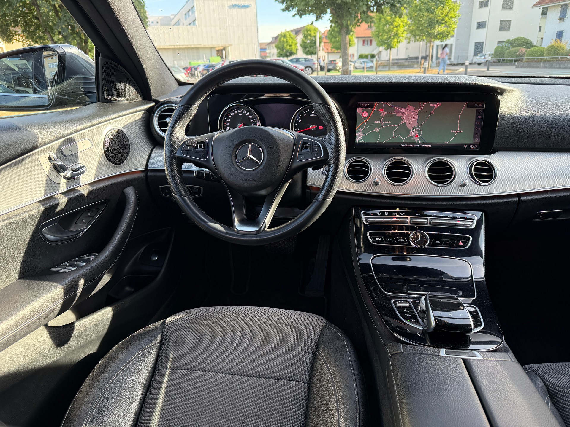 MERCEDES-BENZ E 200 Avantgarde 4matic Kombi-image-4