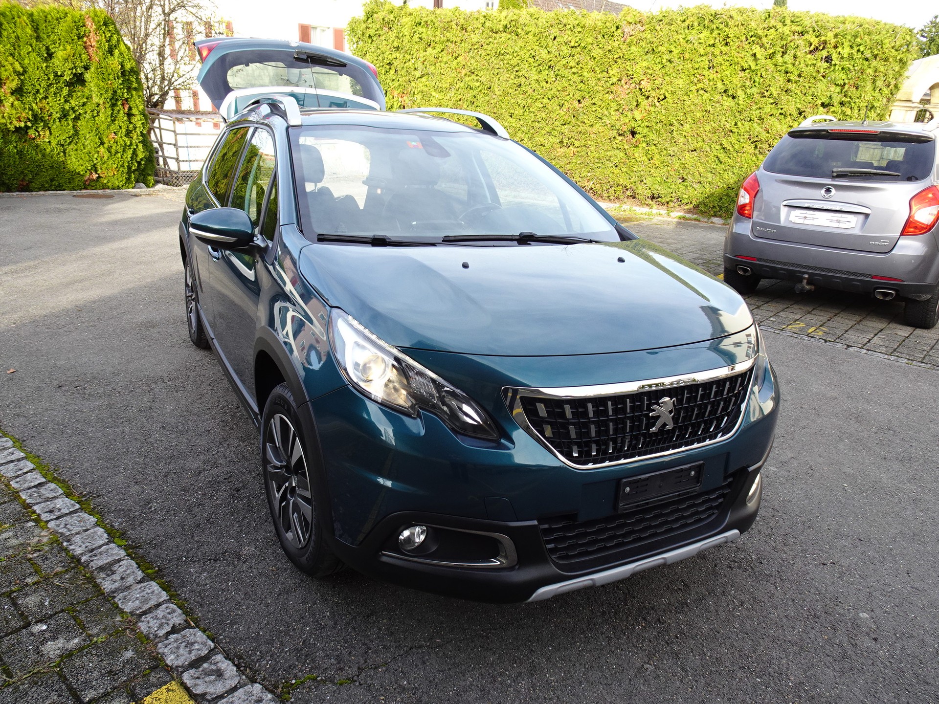 PEUGEOT 1.2 PureTech 110 Allure S/S-image-0